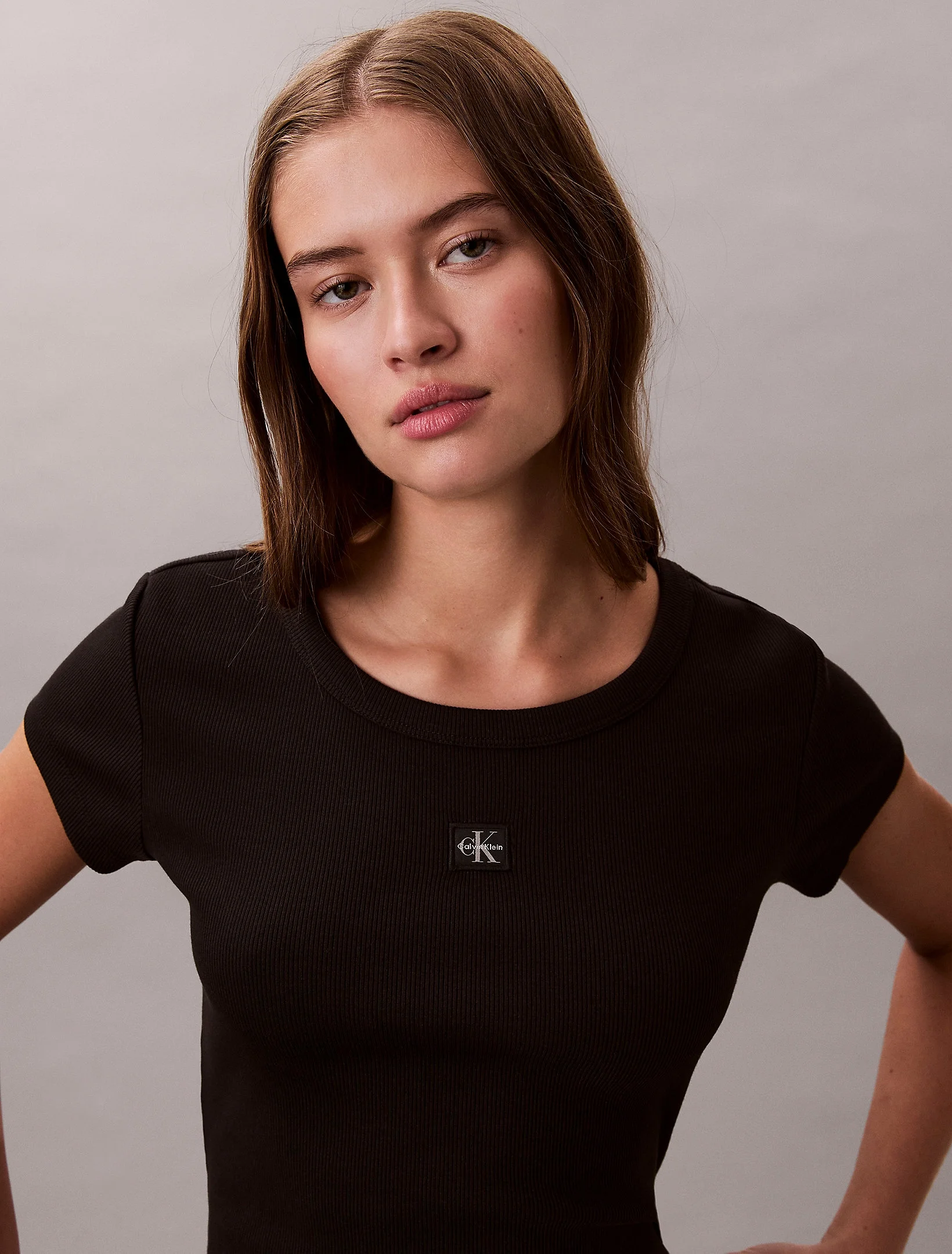 Calvin Klein Kadın Etiketli Fitilli Kısa Siyah  Crop LV047C200G-UB1