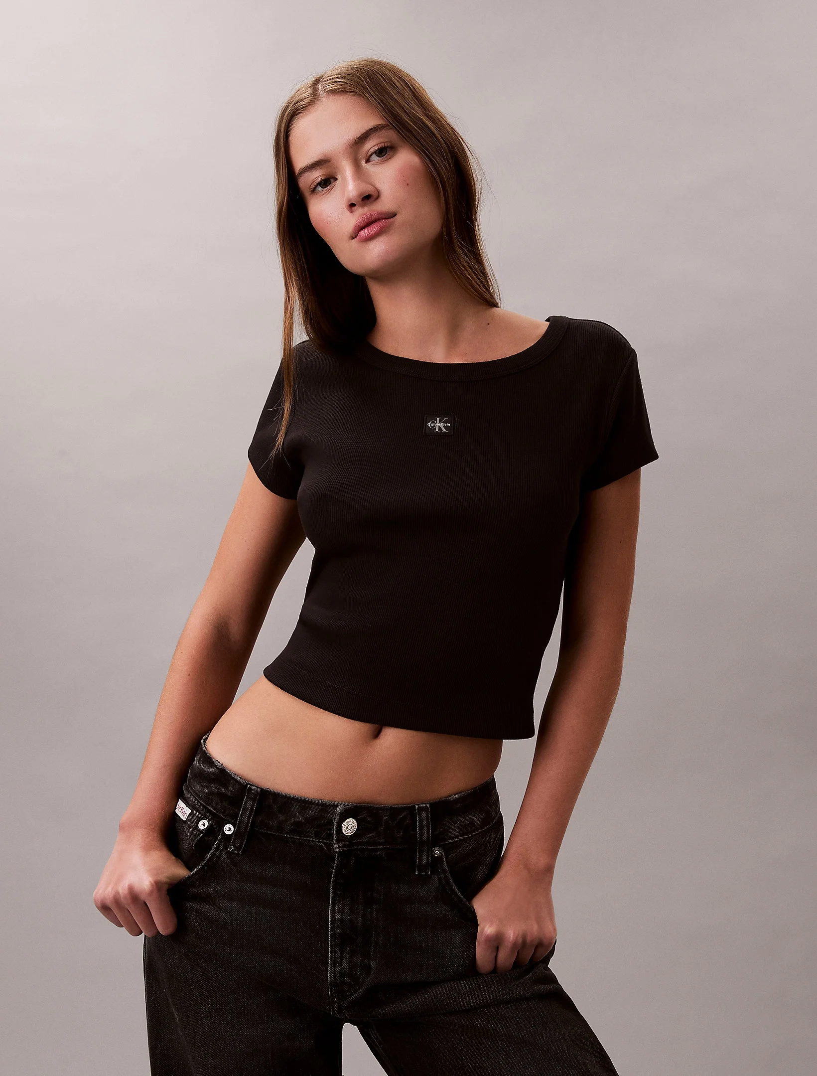 Calvin Klein Kadın Etiketli Fitilli Kısa Siyah  Crop LV047C200G-UB1