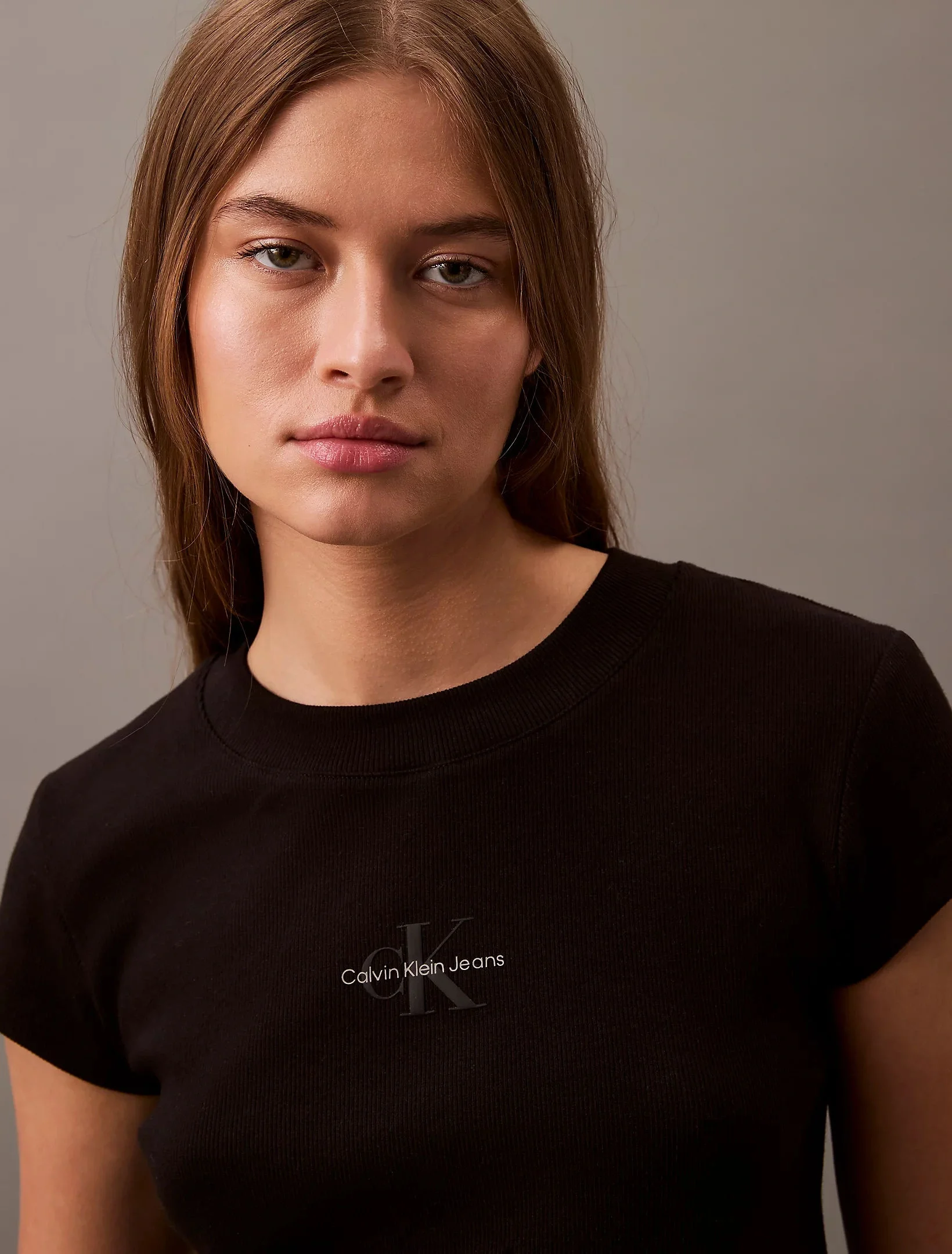 Calvin Klein A- MONOGRAM BABY TEE Kadın  T-shirt LV047AB802-UB1