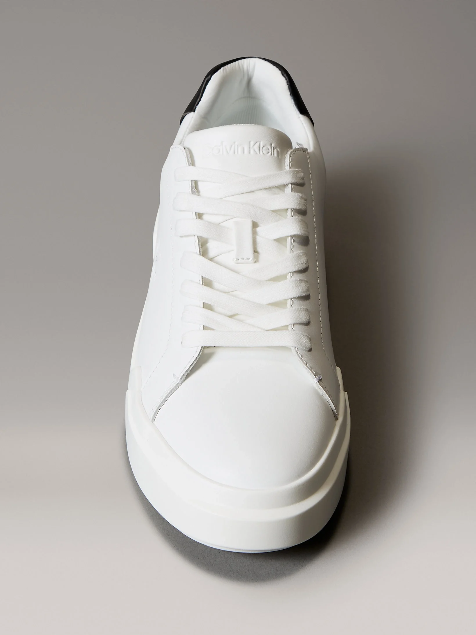 Calvin Klein Kalın Tabanlı Bağcıklı Deri Erkek Sneaker YM0YM01344-01W