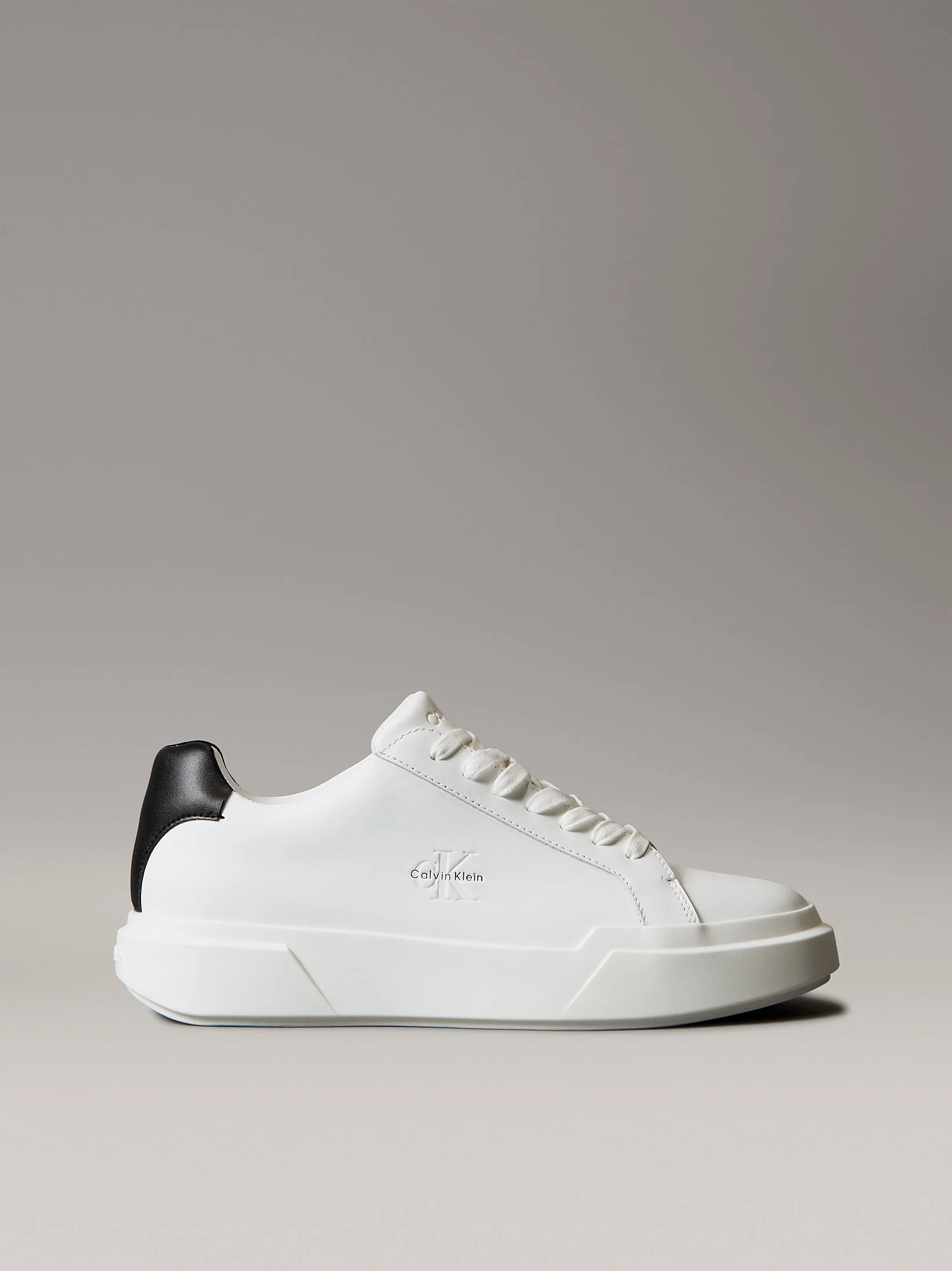 Calvin Klein Kalın Tabanlı Bağcıklı Deri Erkek Sneaker YM0YM01344-01W