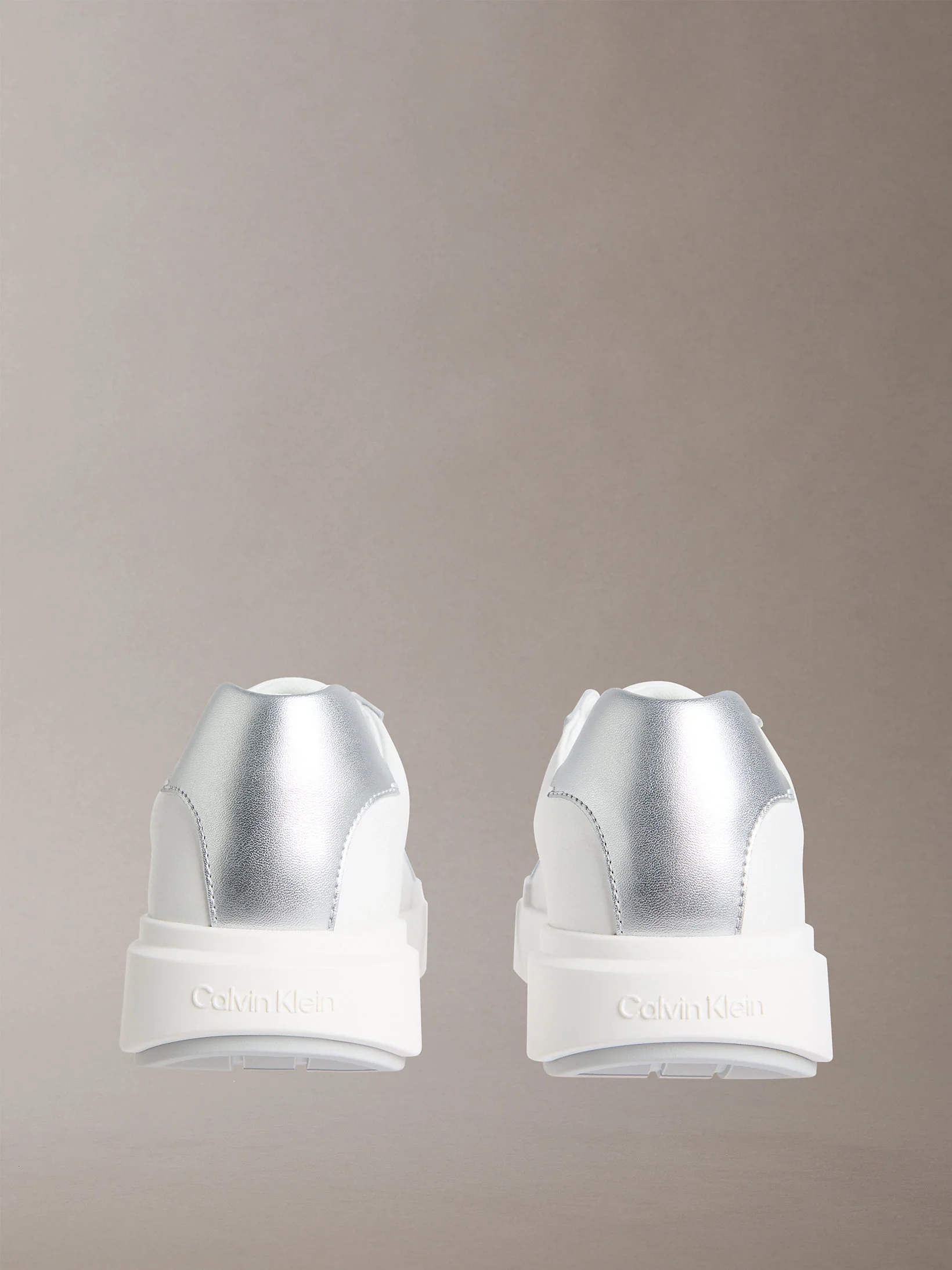 Calvin Klein Kalın Tabanlı Bağcıklı Metalik Deri Kadın Beyaz Sneaker YW0YW01948-0LC