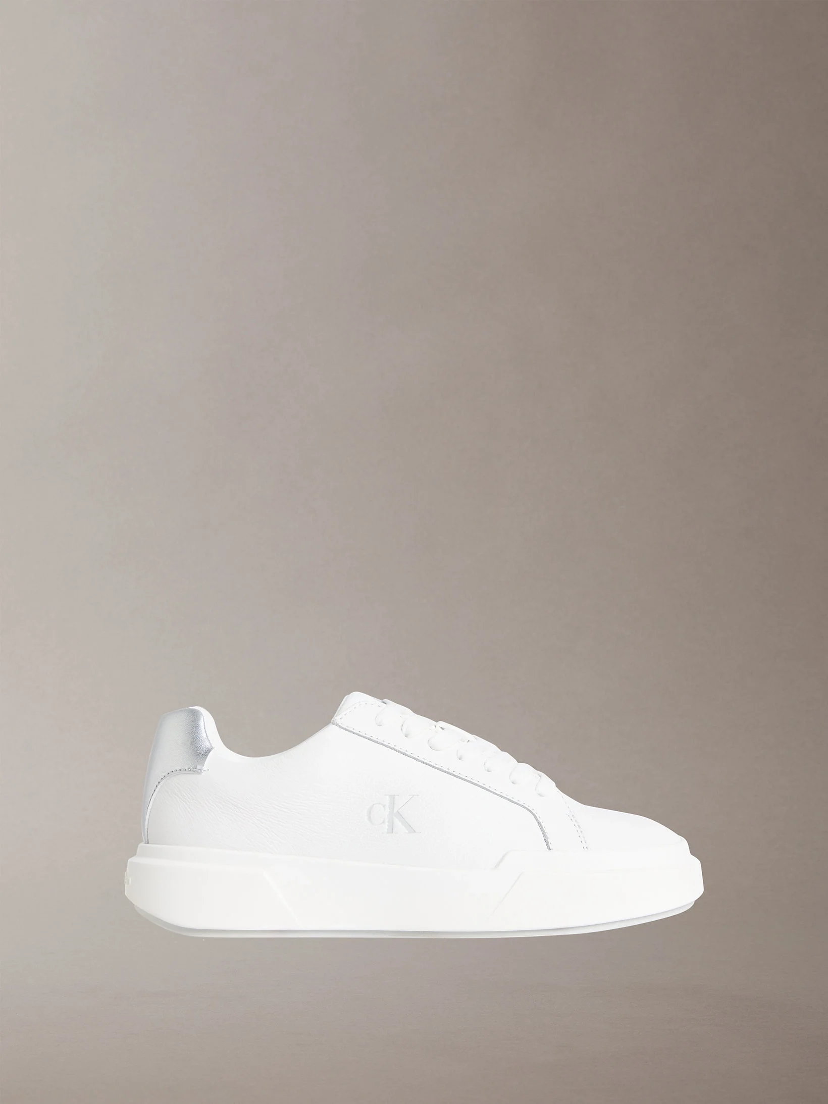 Calvin Klein Kalın Tabanlı Bağcıklı Metalik Deri Kadın Beyaz Sneaker YW0YW01948-0LC