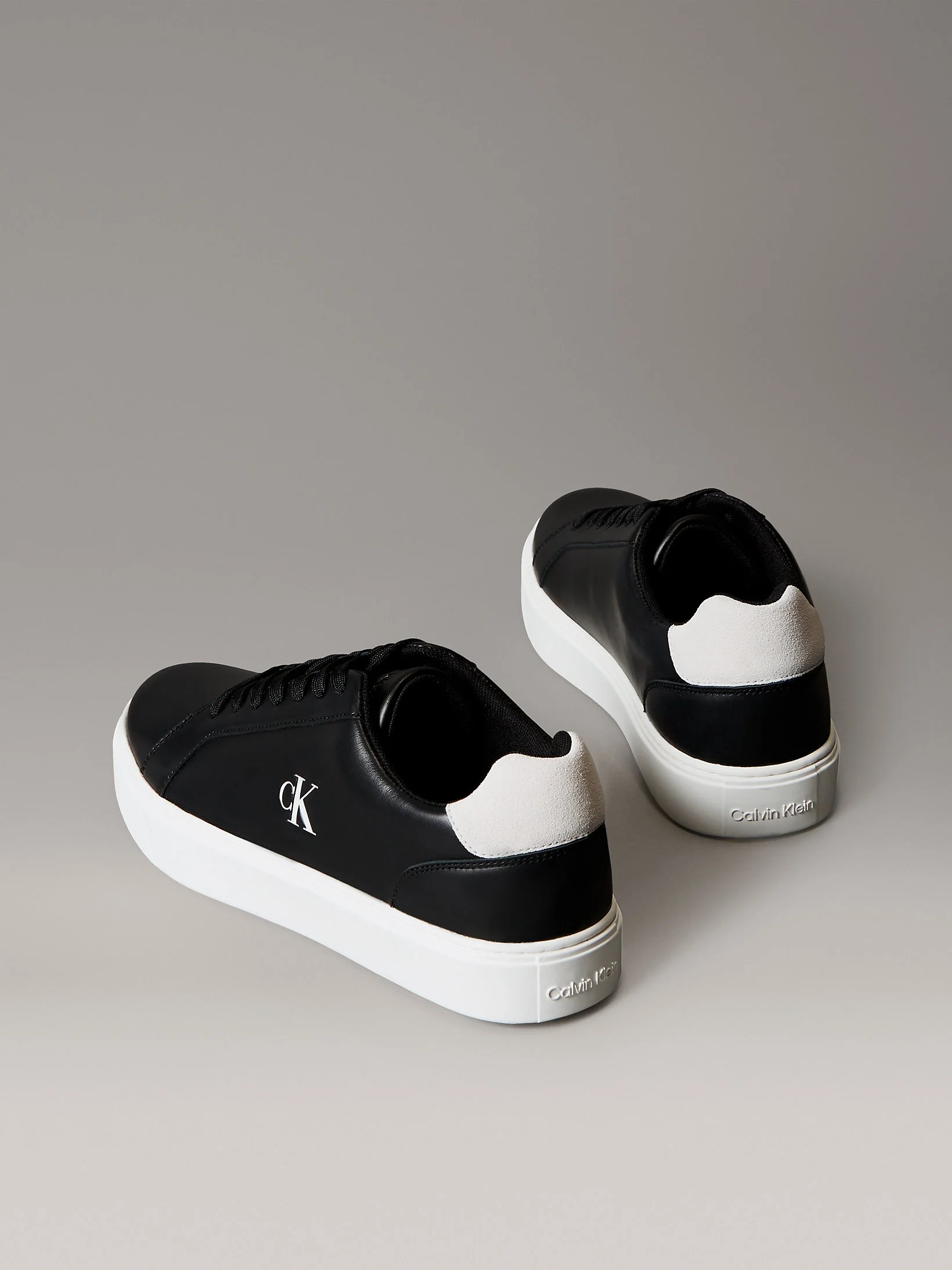 Calvin Klein Klasik Düz Tabanlı Bağcıklı Deri Erkek Siyah Sneaker YM0YM01435-0GM