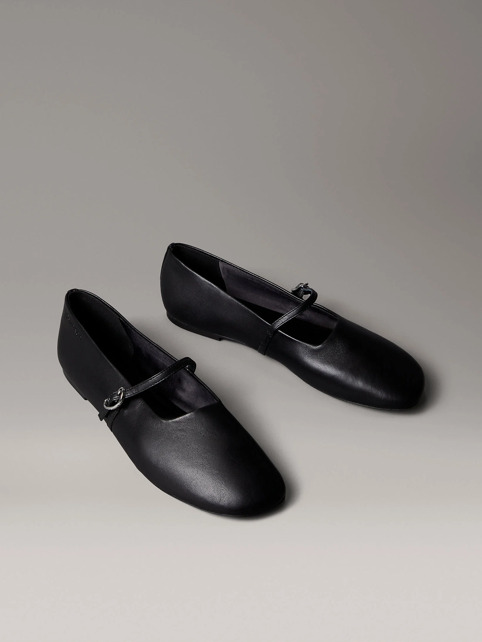 Calvin Klein Oblique Mary Jane Deri Metal Detaylı Kadın Siyah Babet HW0HW02847-BEH