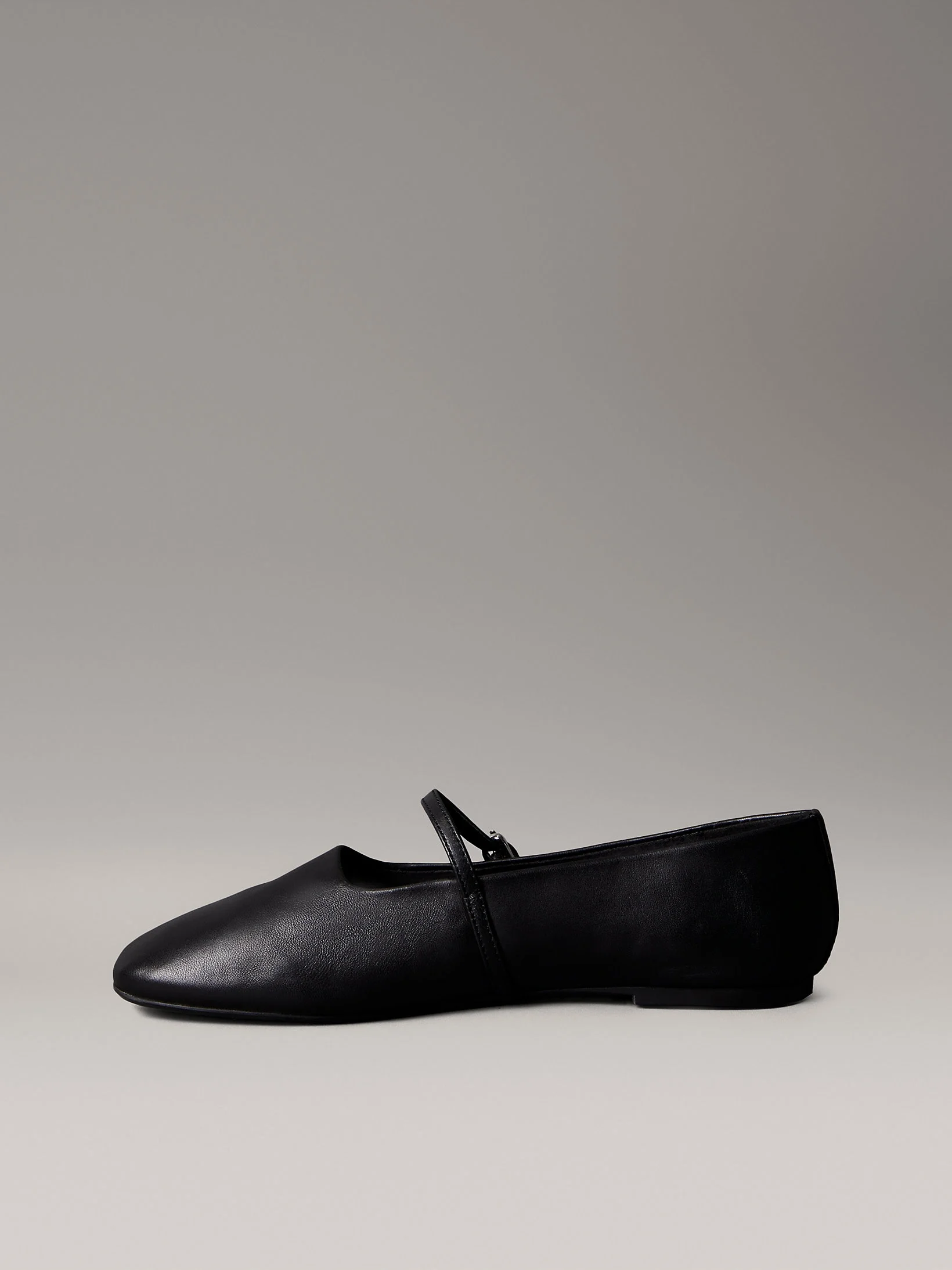 Calvin Klein Oblique Mary Jane Deri Metal Detaylı Kadın Siyah Babet HW0HW02847-BEH