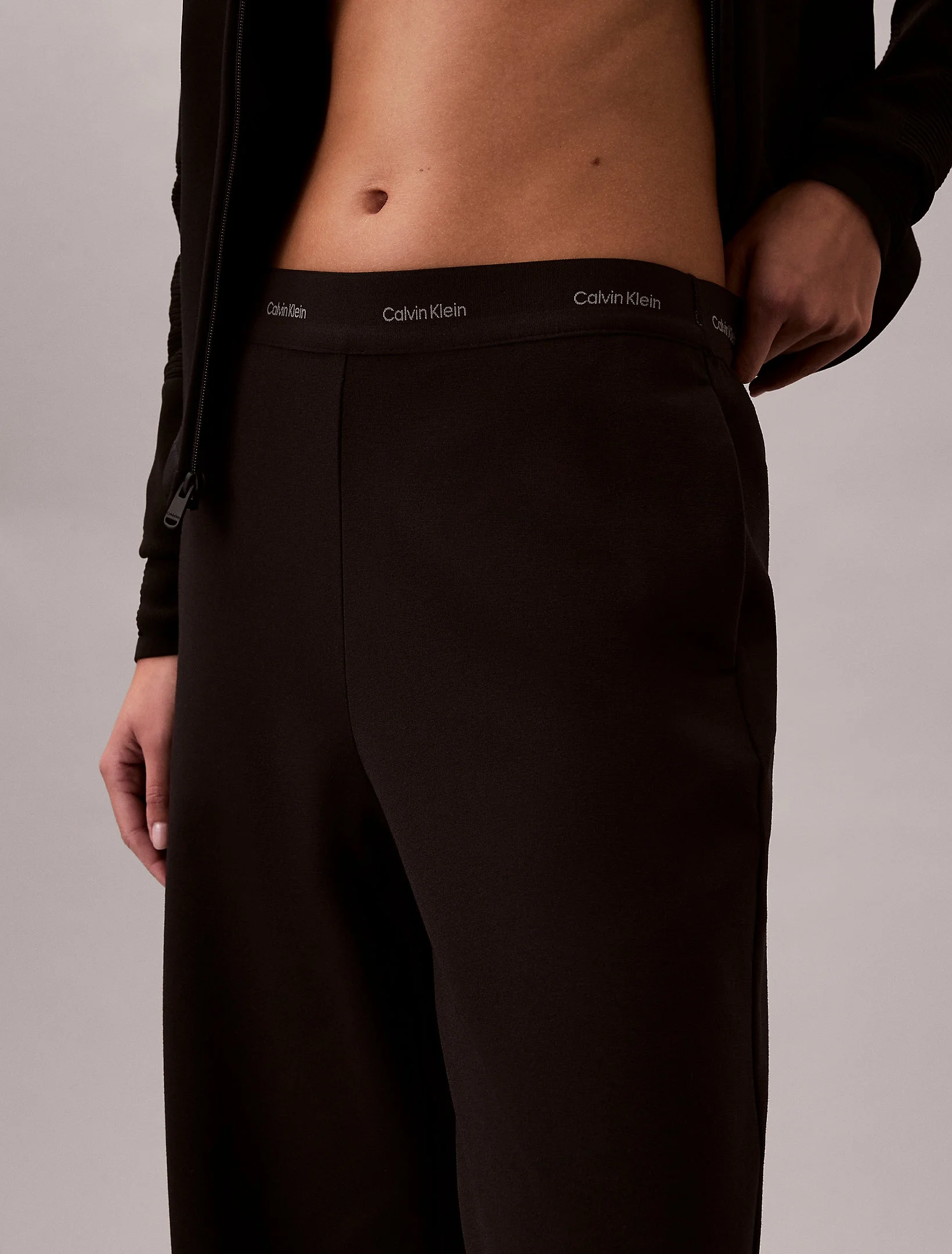 Calvin Klein Ponte Logolu Bel Bantlı Kadın Siyah Eşofman Altı LV044E622G-UB1