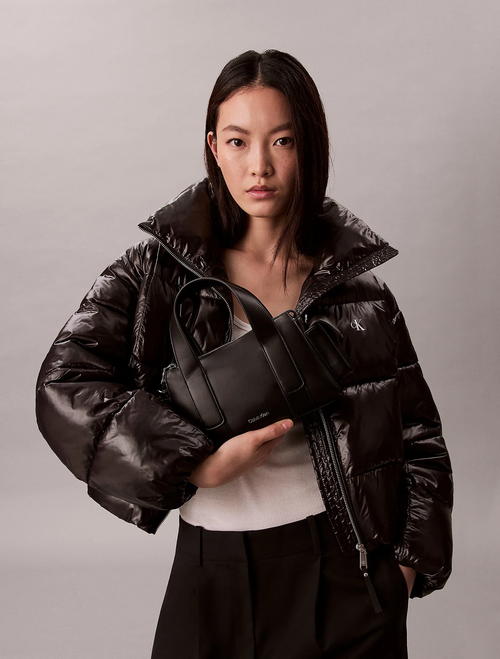 Calvin Klein Şerit Askılı Cepli Kadın Siyah Çapraz Çanta LV04F3291G-2QP