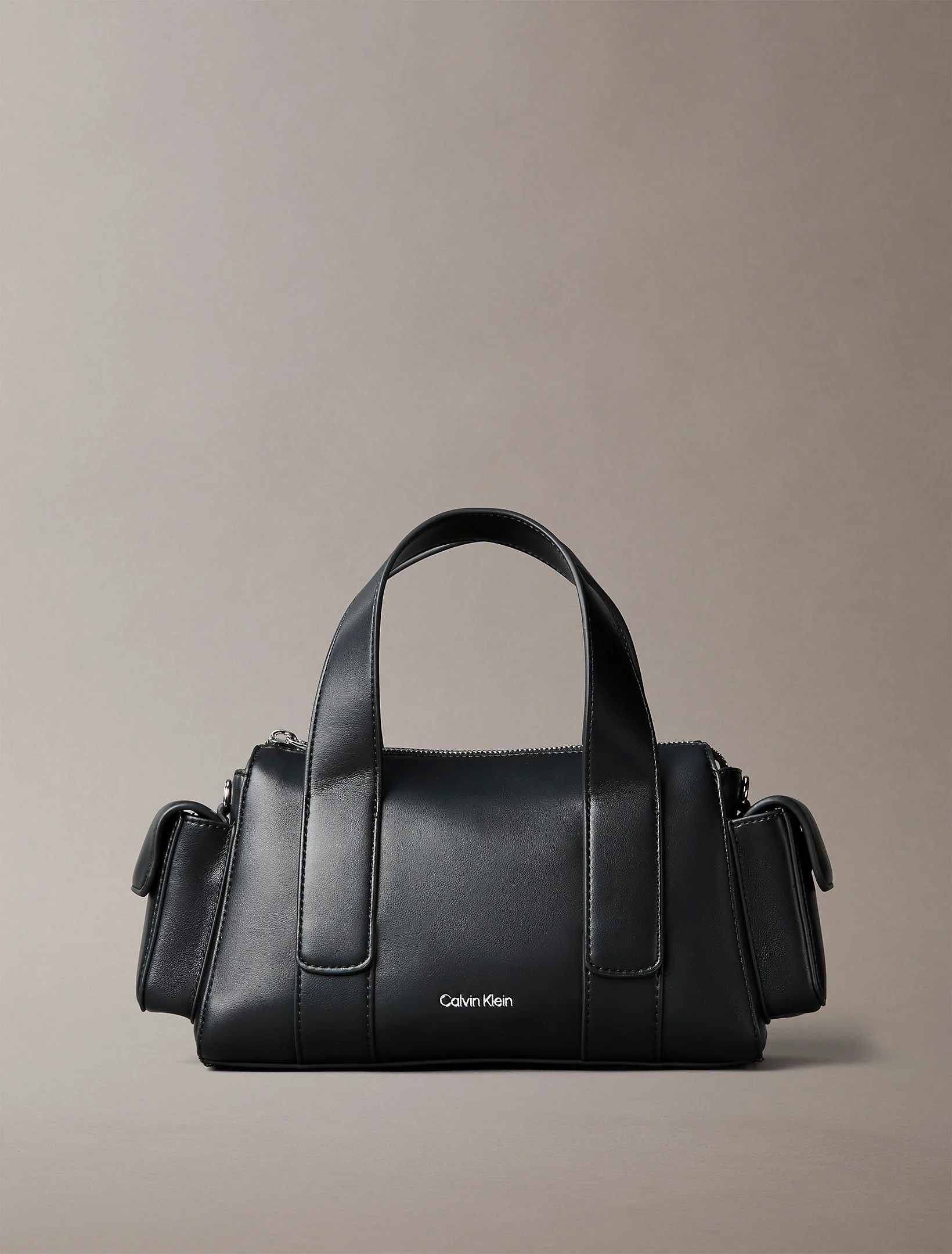 Calvin Klein Şerit Askılı Cepli Kadın Siyah Çapraz Çanta LV04F3291G-2QP