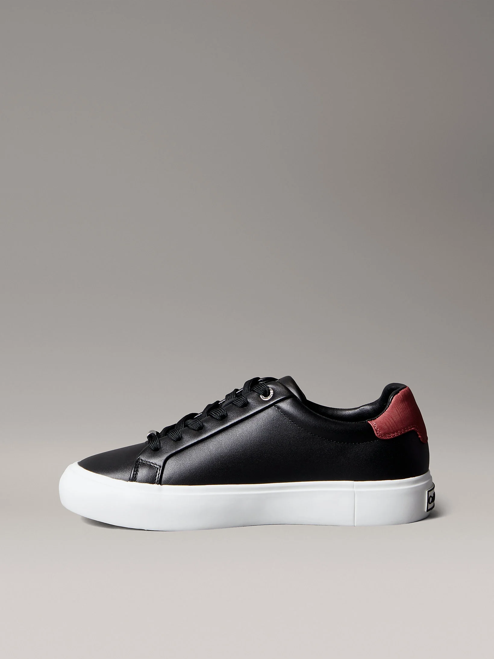 Calvin Klein Vulc Bağcıklı Deri ve Hareli Kadın Siyah Sneaker HW0HW02747-0GK