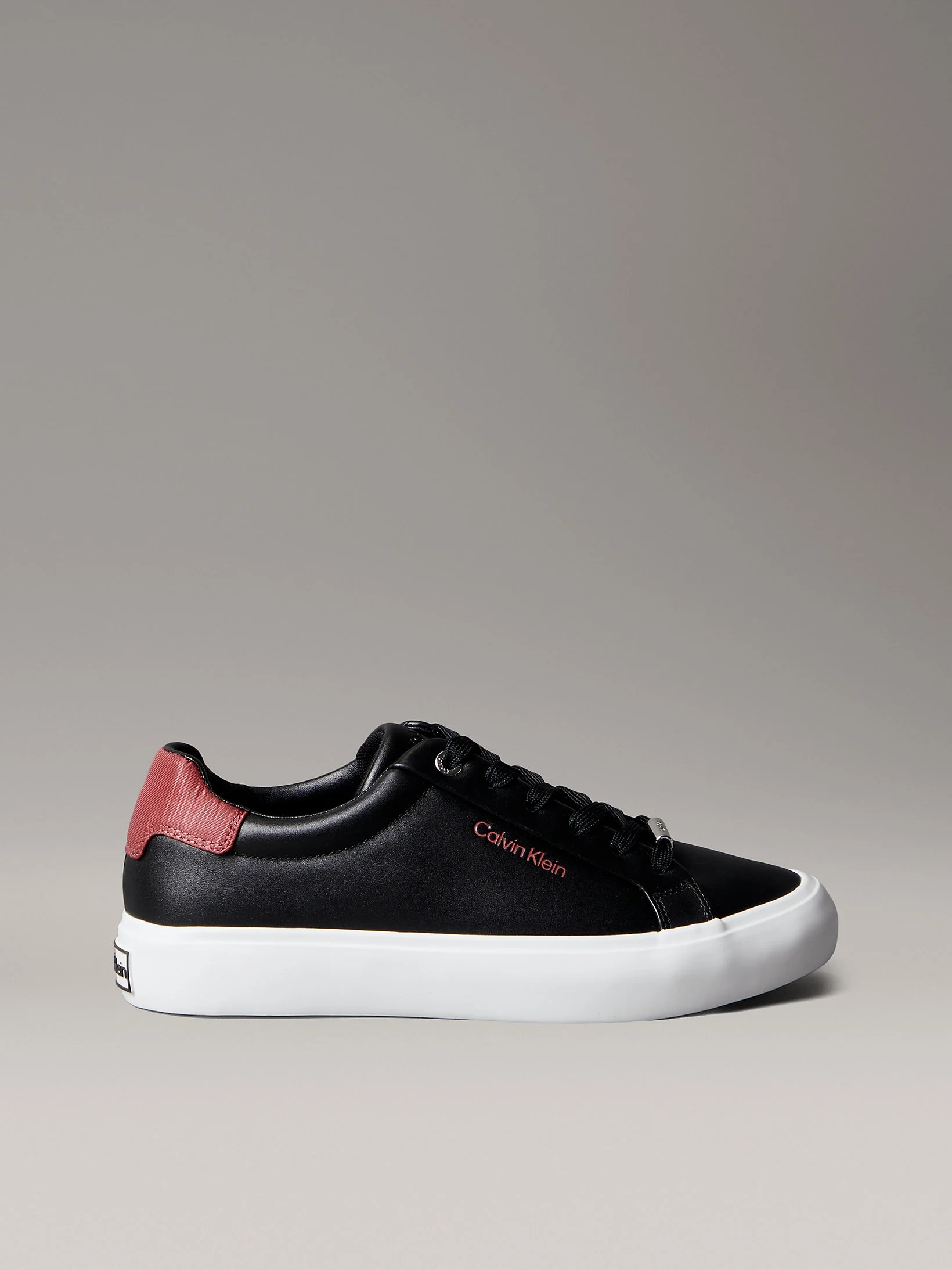 Calvin Klein Vulc Bağcıklı Deri ve Hareli Kadın Siyah Sneaker HW0HW02747-0GK