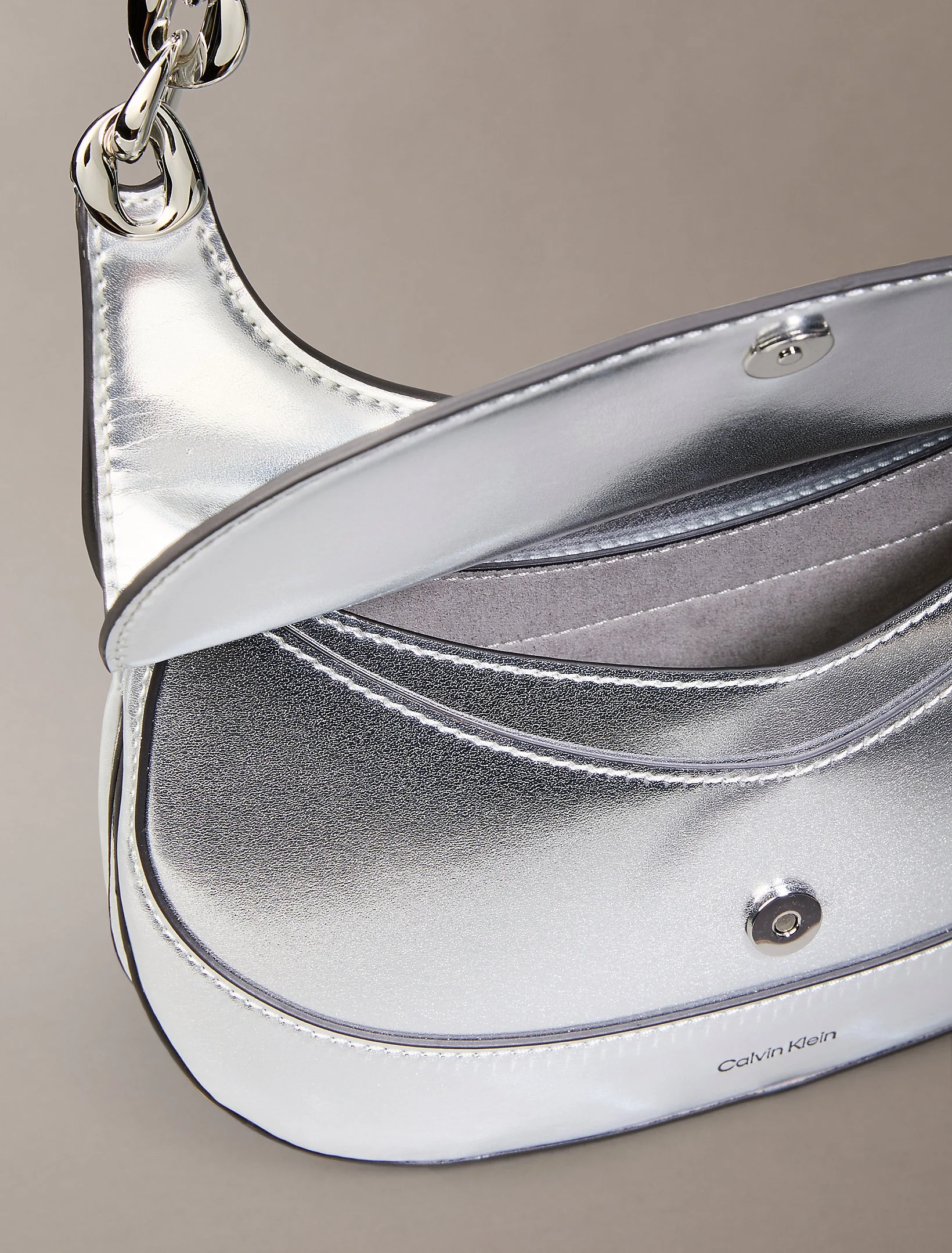 Calvin Klein Zincirli Omuz Kadın Metalik Gri Çapraz Çanta LV04F3404G-3JH