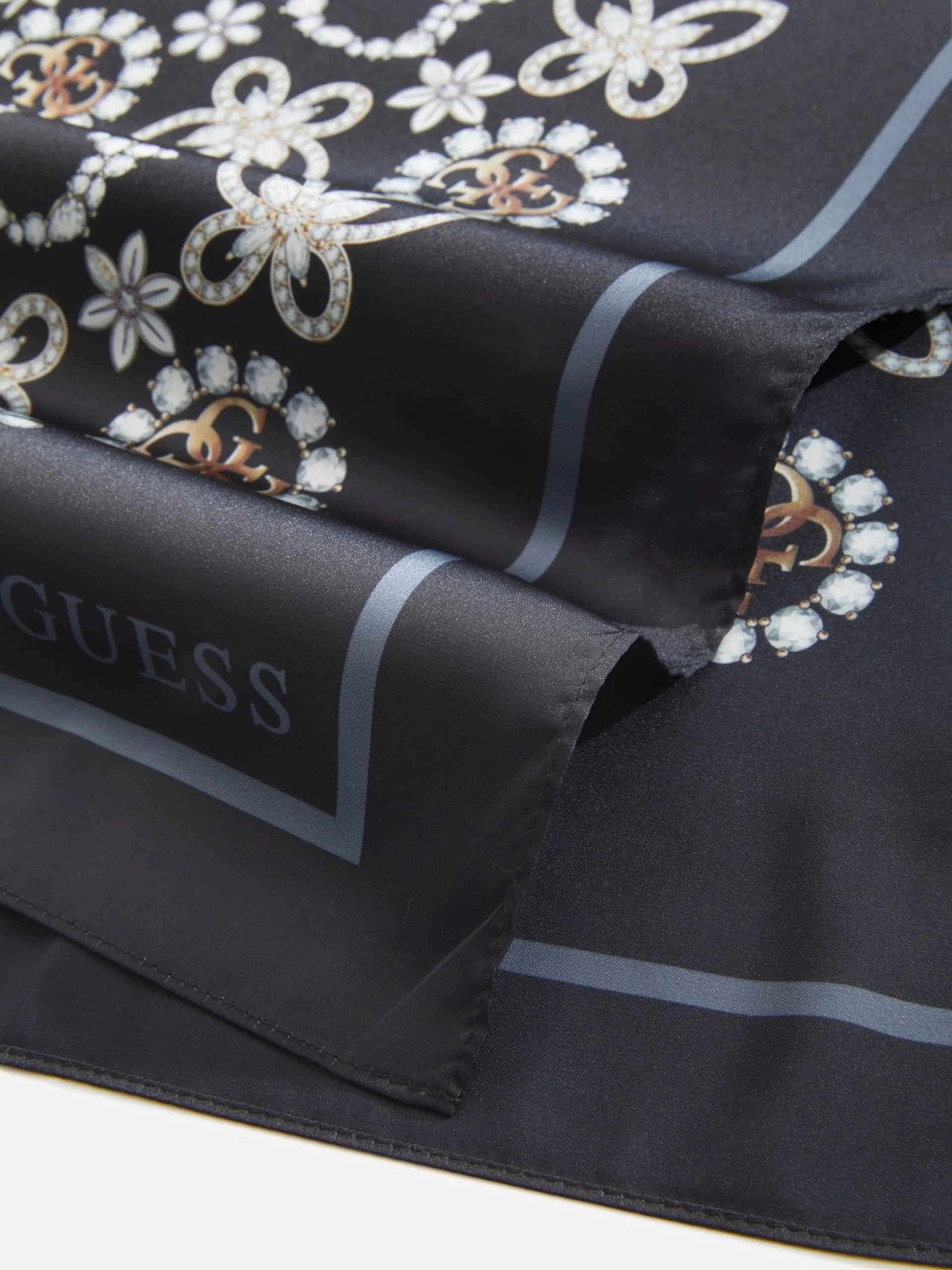 Guess 90x90 Kadın Siyah Eşarp AW5457POL03-BLA