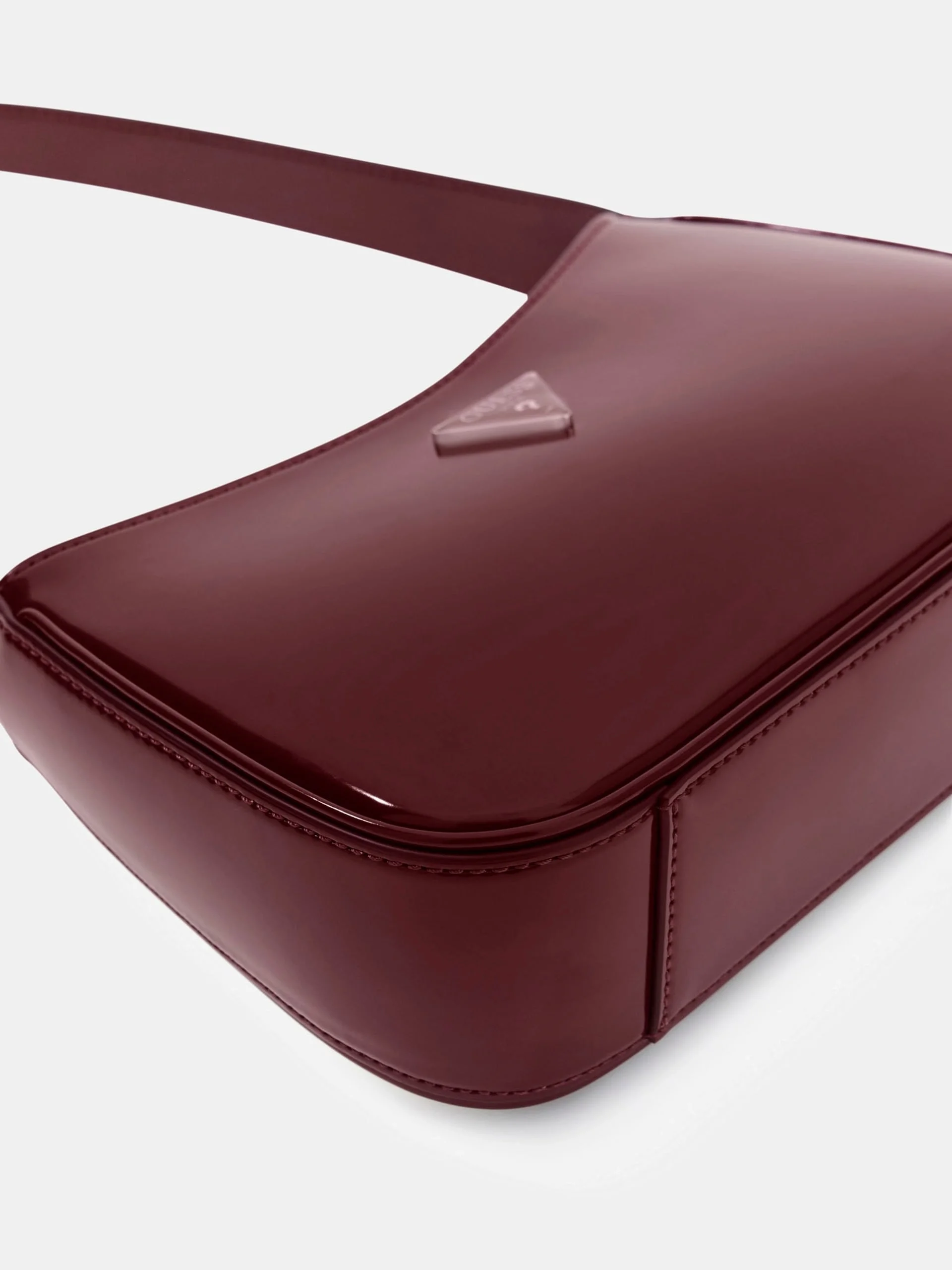 Guess Arnela Üstten Fermuarlı Omuz Kadın Bordo El Çantası HWNY9496170-BUR