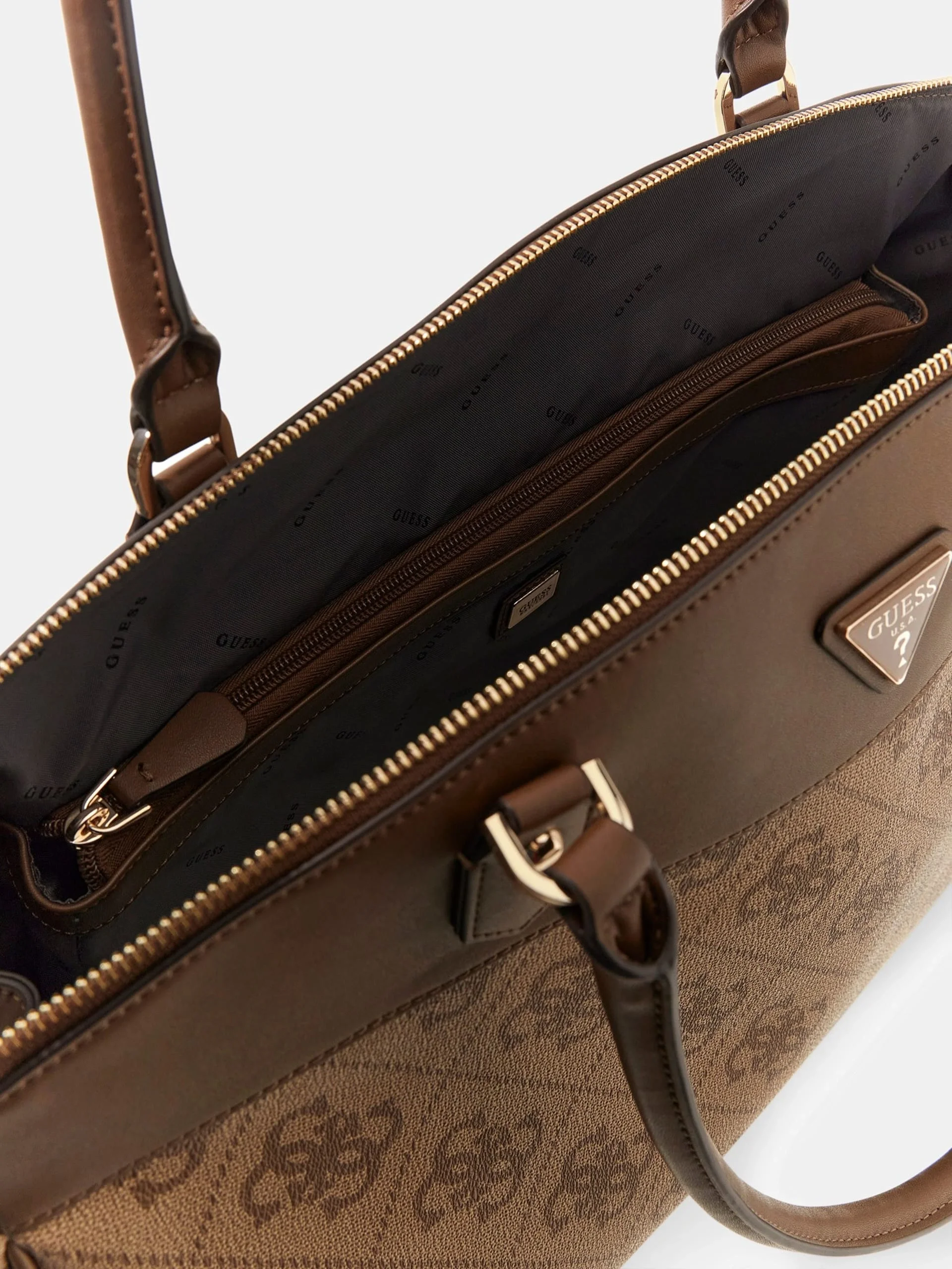 Guess Berta Deluxe Dome Kadın Kahverengi Valiz TWOB8688903-LGW