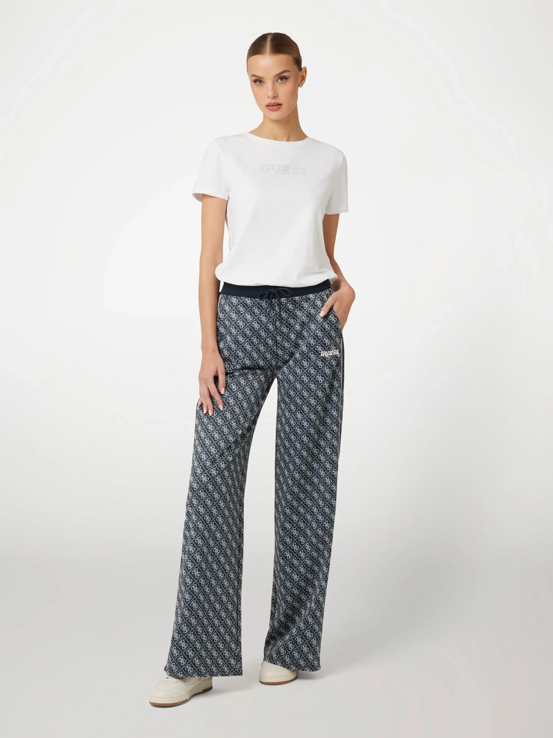 Guess Briana Kadın Beyaz Aktif Regular Fit T-Shirt V3BI11J1314-G011