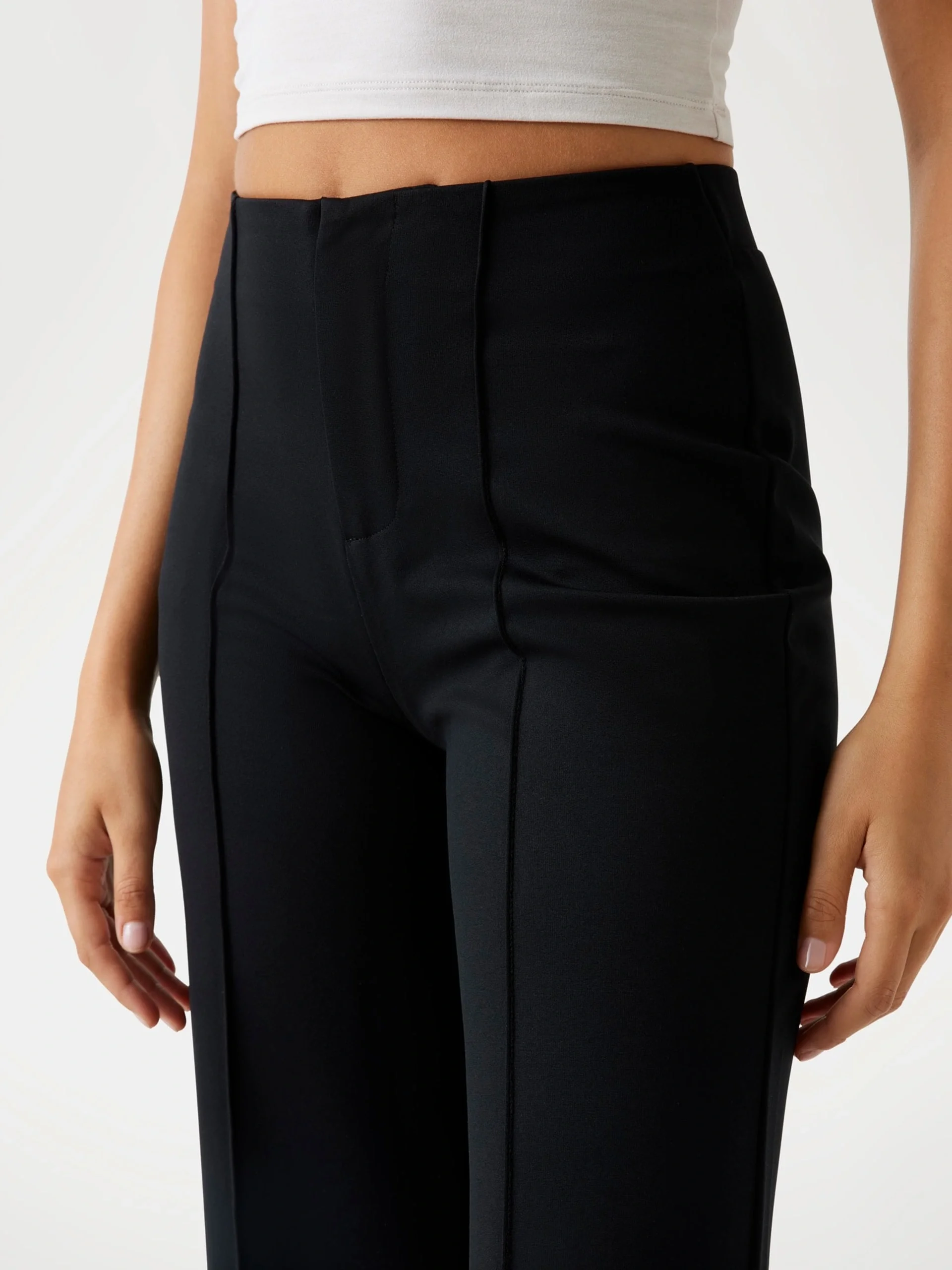 Guess Carla Kadın Siyah Aktif Flare Fit Eşofman Altı V5YB11KCX42-JBLK