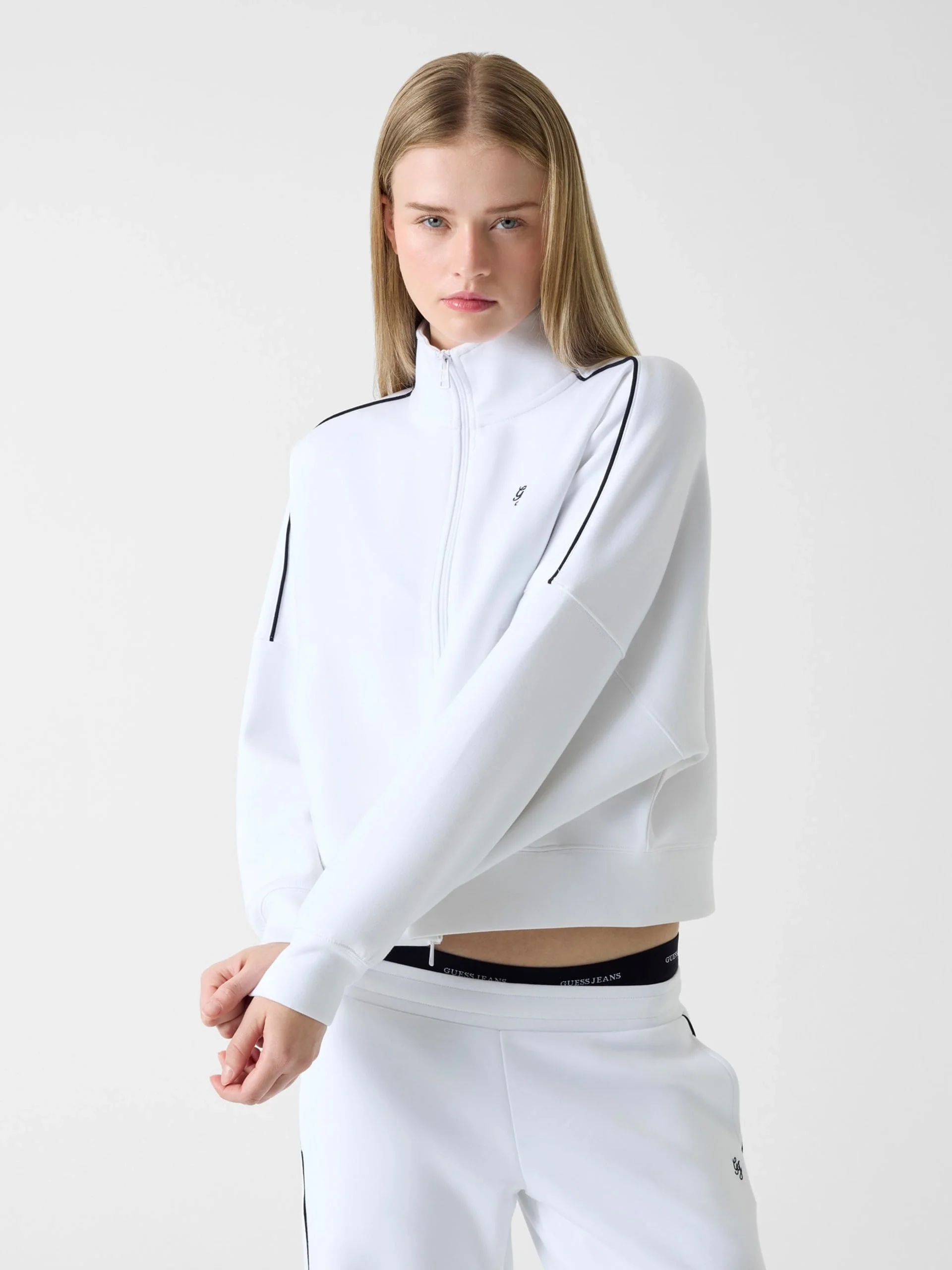 Guess GJ Düşük Omuzlu Scuba Eşofman Kadın Beyaz Sweatshirt W6RQ10KD122-G011