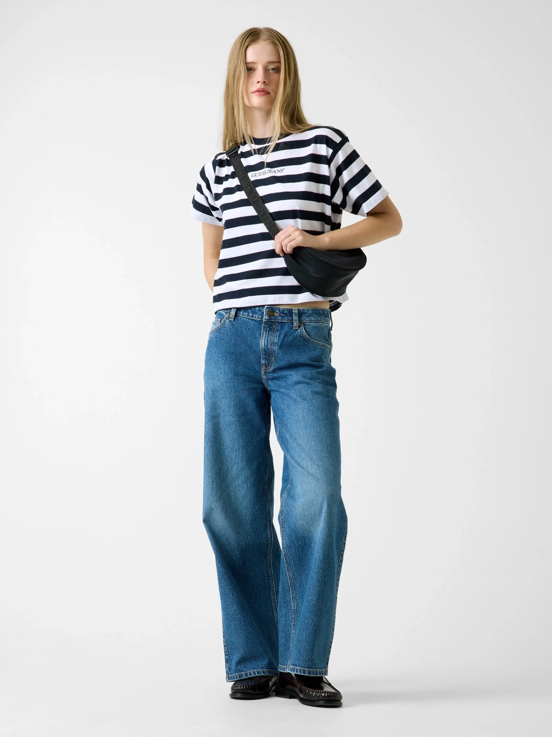 Guess GJ Kısa Kollu Bisiklet Yaka Kutulu Kesim Çizgili Kadın Lacivert T-shirt W6RI19K8HM0-S75Q