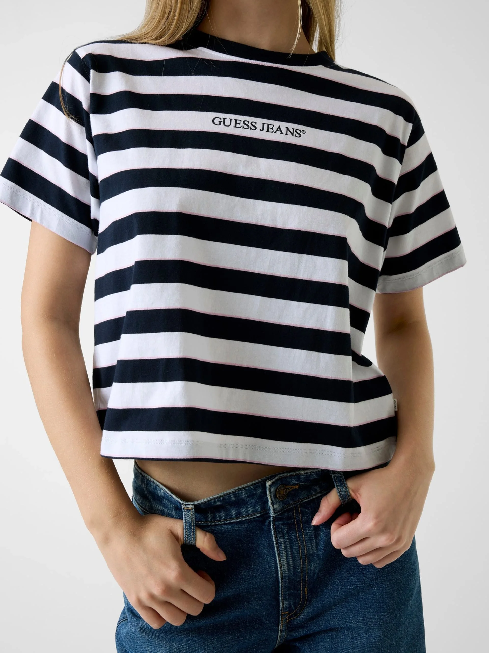 Guess GJ Kısa Kollu Bisiklet Yaka Kutulu Kesim Çizgili Kadın Lacivert T-shirt W6RI19K8HM0-S75Q