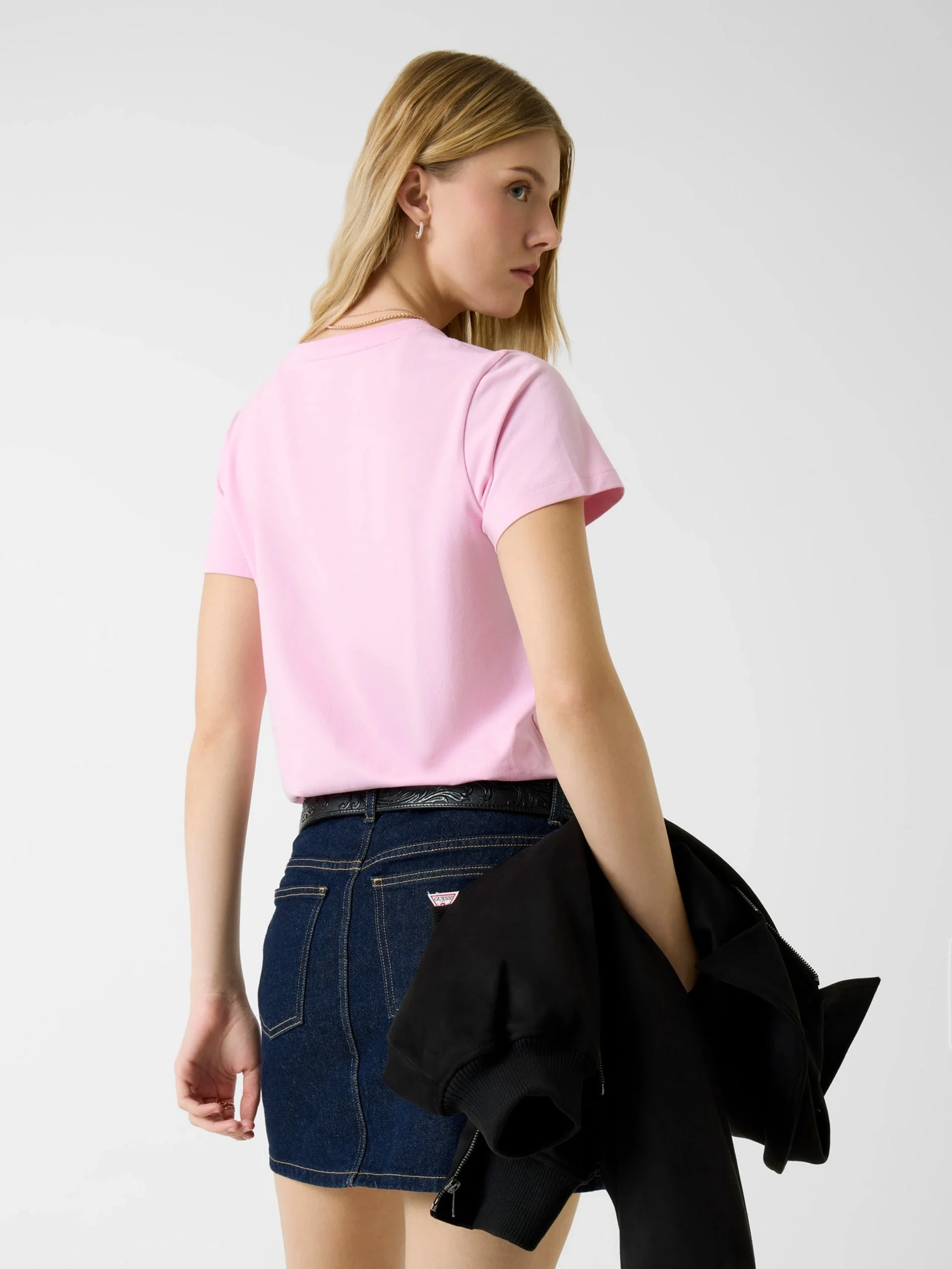 Guess GJ Kısa Kollu Bisiklet Yaka Normal Kesim Yıldız Nakışlı Kadın Pembe T-shirt W6RI18J1314-G65F