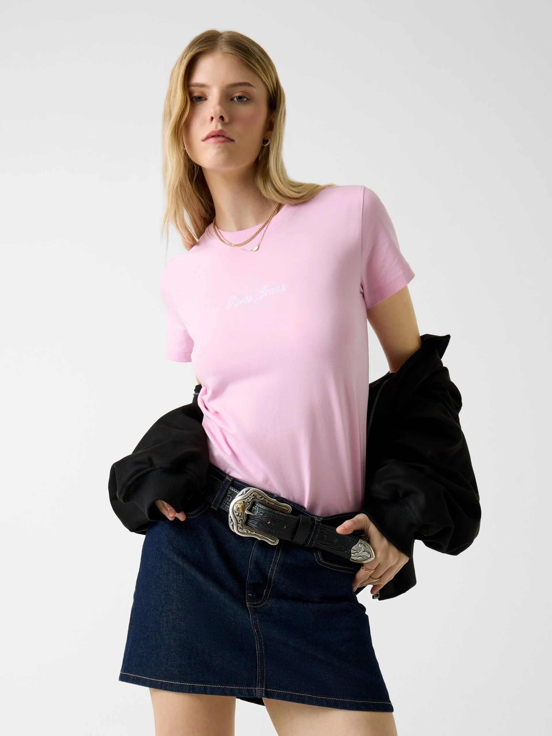 Guess GJ Kısa Kollu Bisiklet Yaka Normal Kesim Yıldız Nakışlı Kadın Pembe T-shirt W6RI18J1314-G65F