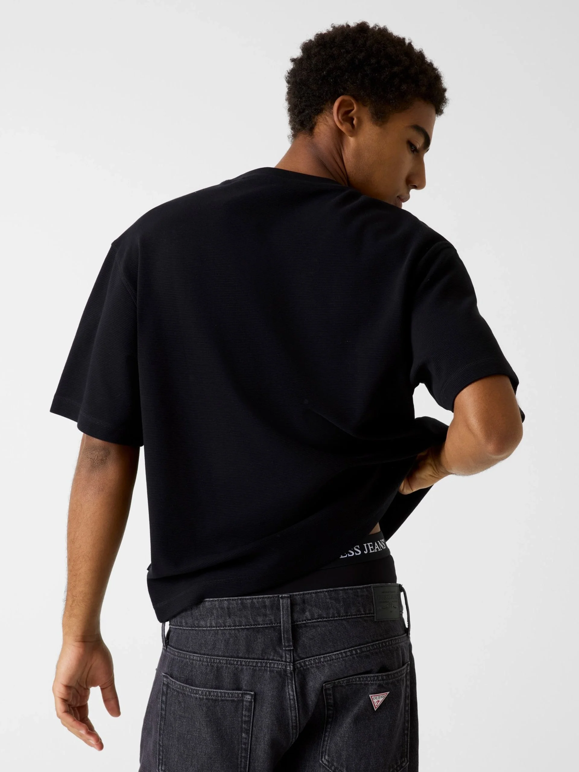 Guess GJ Kısa Kollu Kutulu Kesim Kısa Ottoman Erkek Siyah Top M6RP14KD461-JBLK