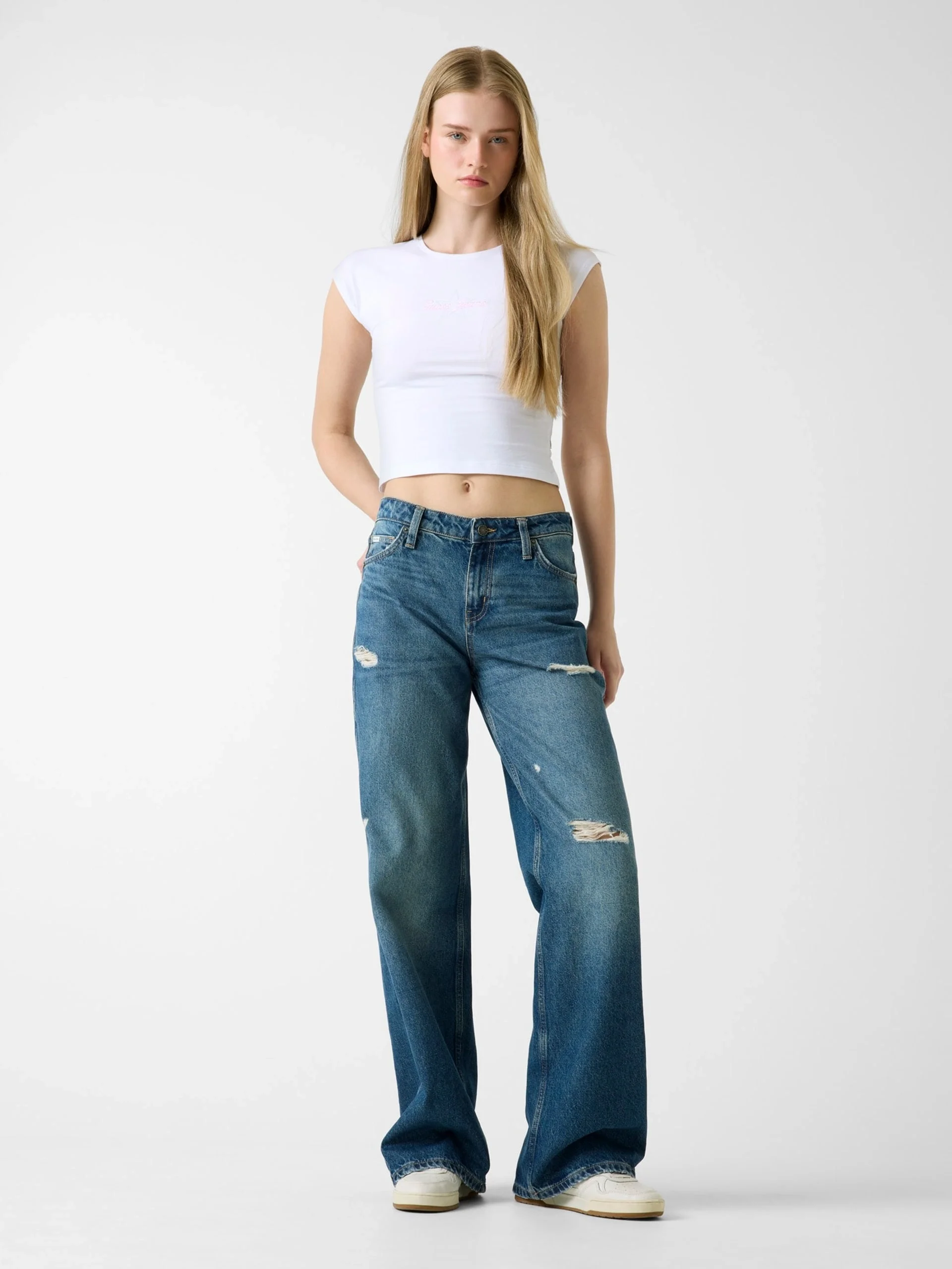 Guess GJ Kısa Kollu Reglan Yıldızlı Baby Kadın Beyaz T-shirt W6RI21J1314-G011