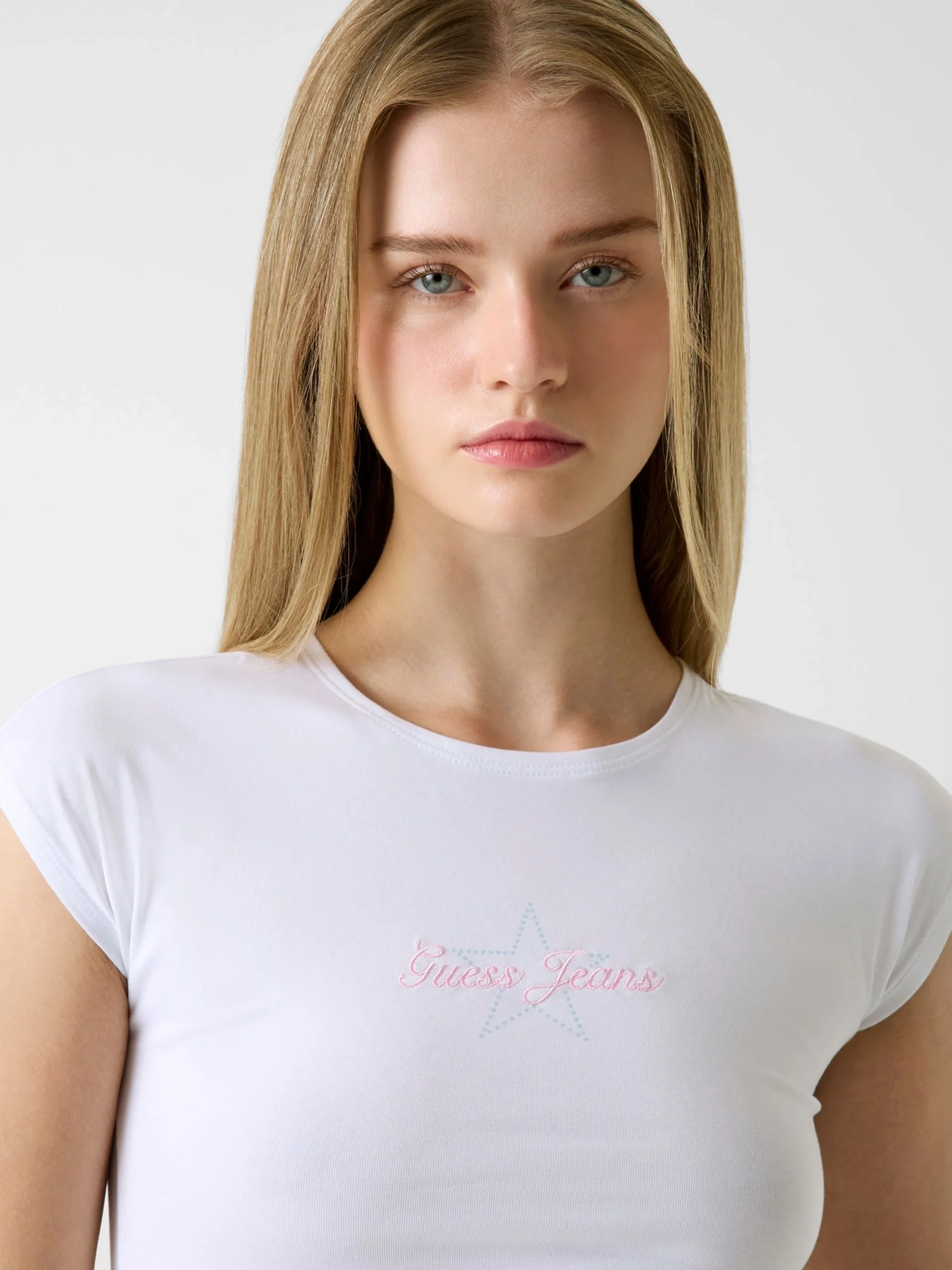Guess GJ Kısa Kollu Reglan Yıldızlı Baby Kadın Beyaz T-shirt W6RI21J1314-G011