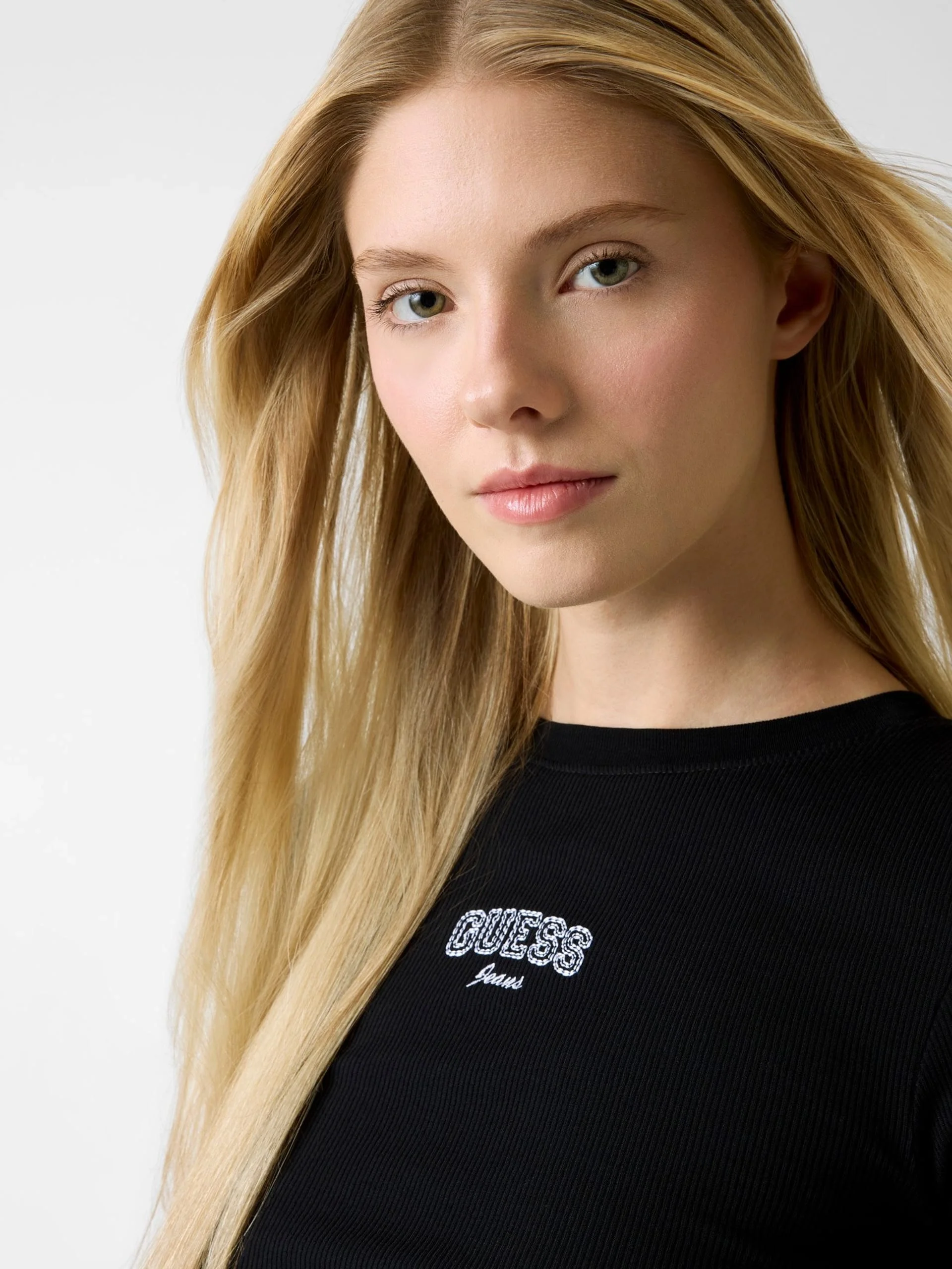 Guess GJ Kolsuz Bisiklet Yaka Nakışlı Dar Kesim Kadın Siyah Top W6RP21KA0H1-JBLK