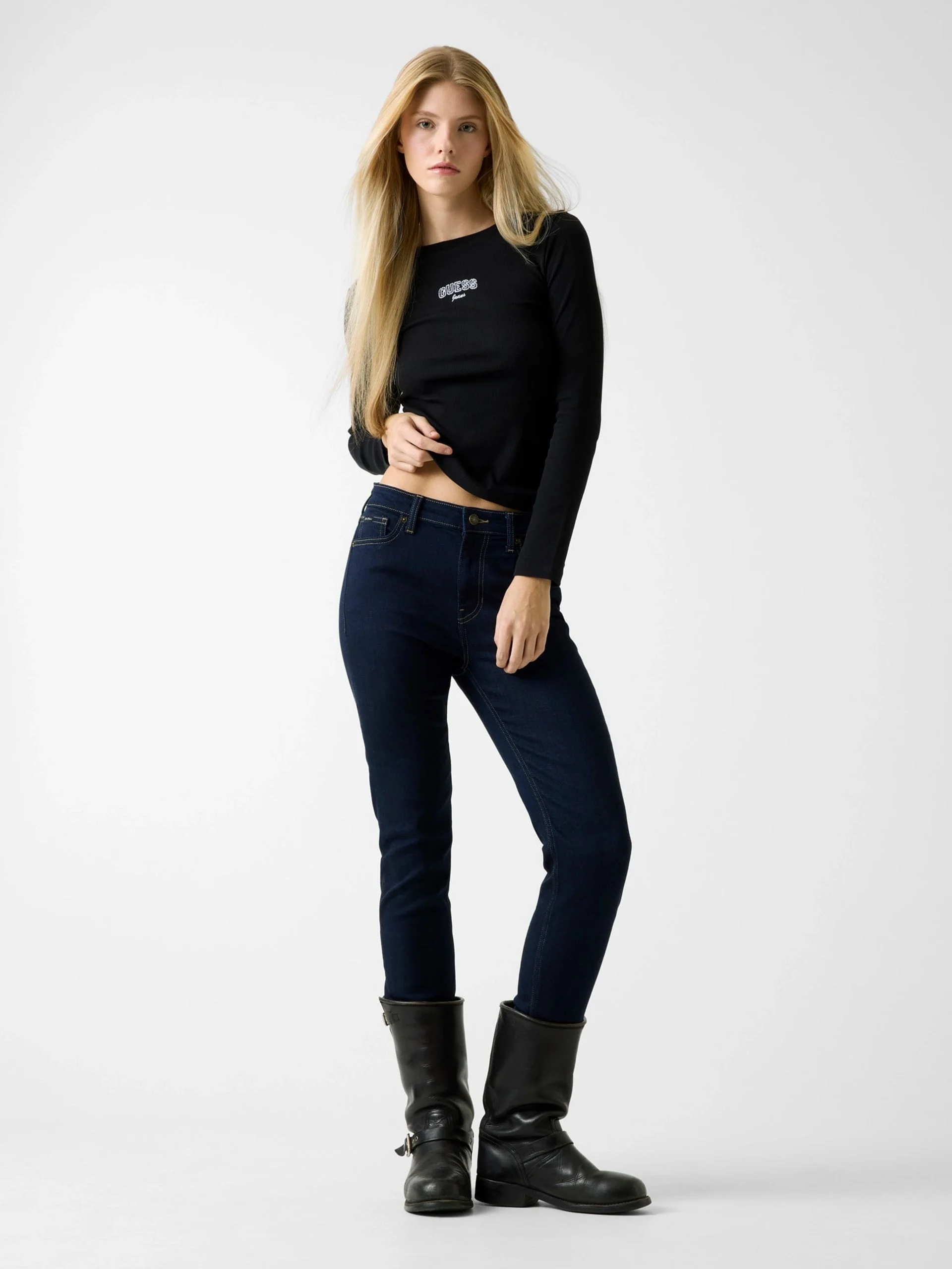 Guess GJ Uzun Kollu Bisiklet Yaka Nakışlı Dar Kesim Kadın Siyah Top W6RP22KA0H1-JBLK