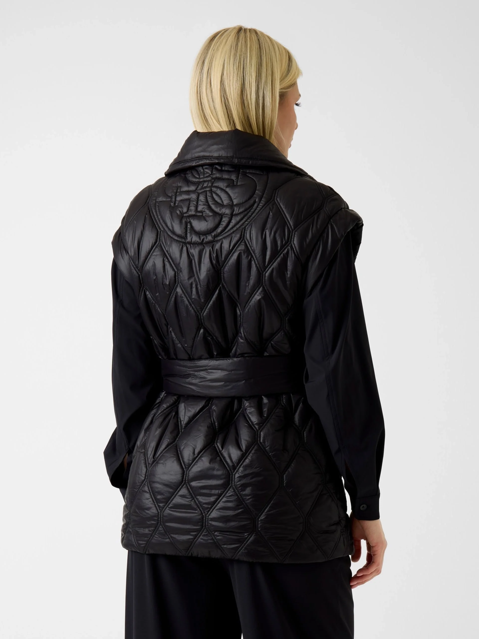 Guess Hilma Kolsuz Şişme Kadın Siyah Yelek V6RN01WL832-JBLK