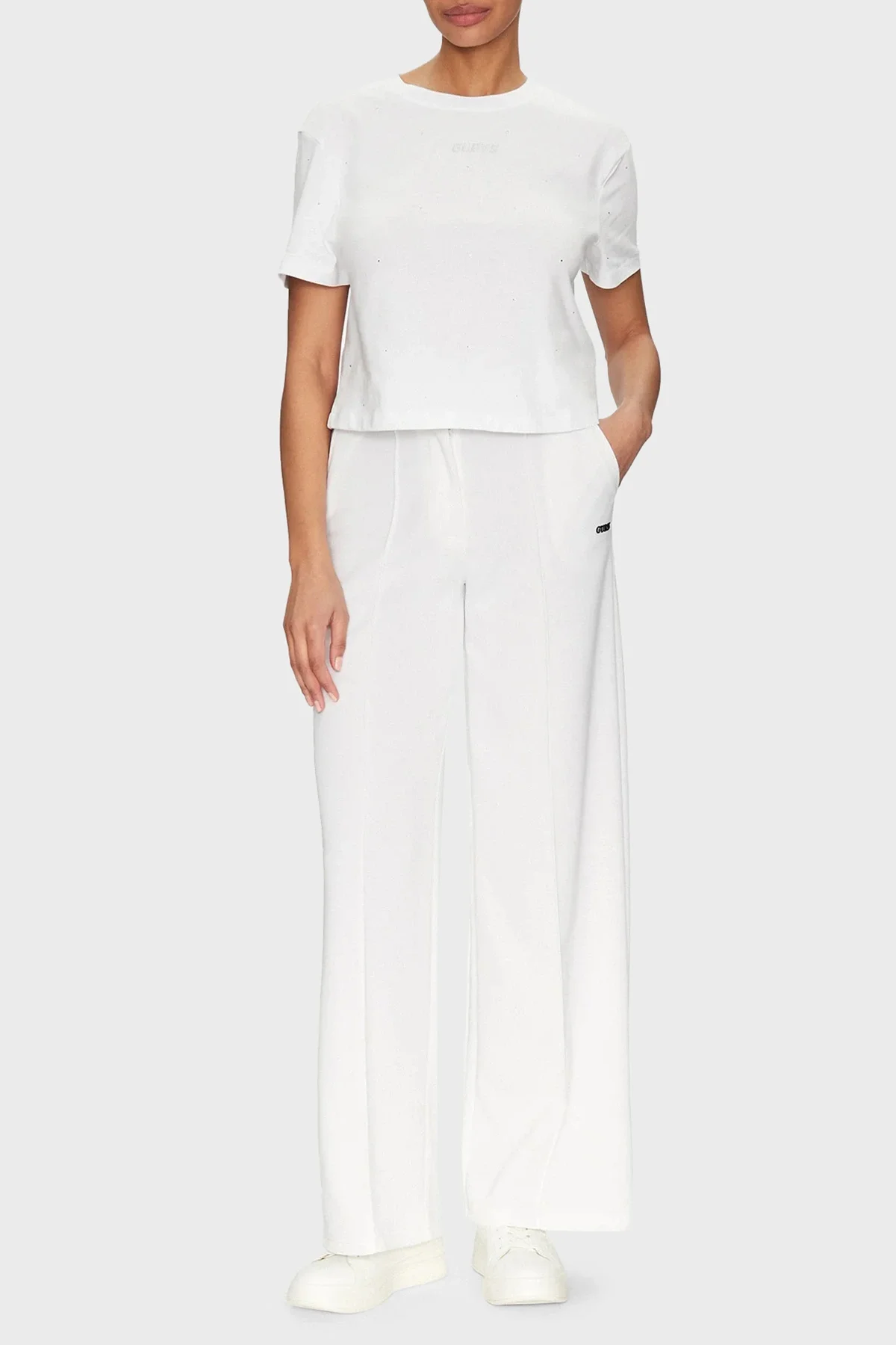 Guess Primula Kadın Beyaz Aktif Boxy Fit T-Shirt V5GI00I3Z14-G011