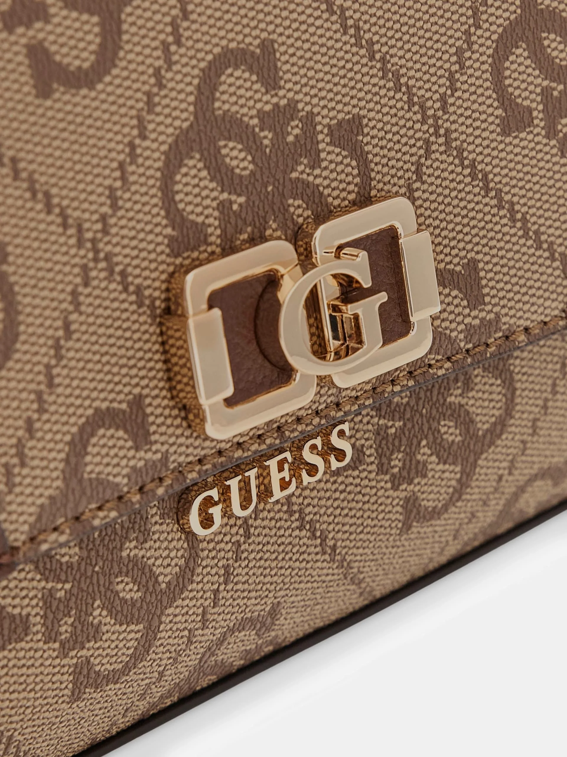 Guess Karnilla Logolu Kapaklı Omuz Kadın Kahverengi El Çantası HWOS9901190-LGW