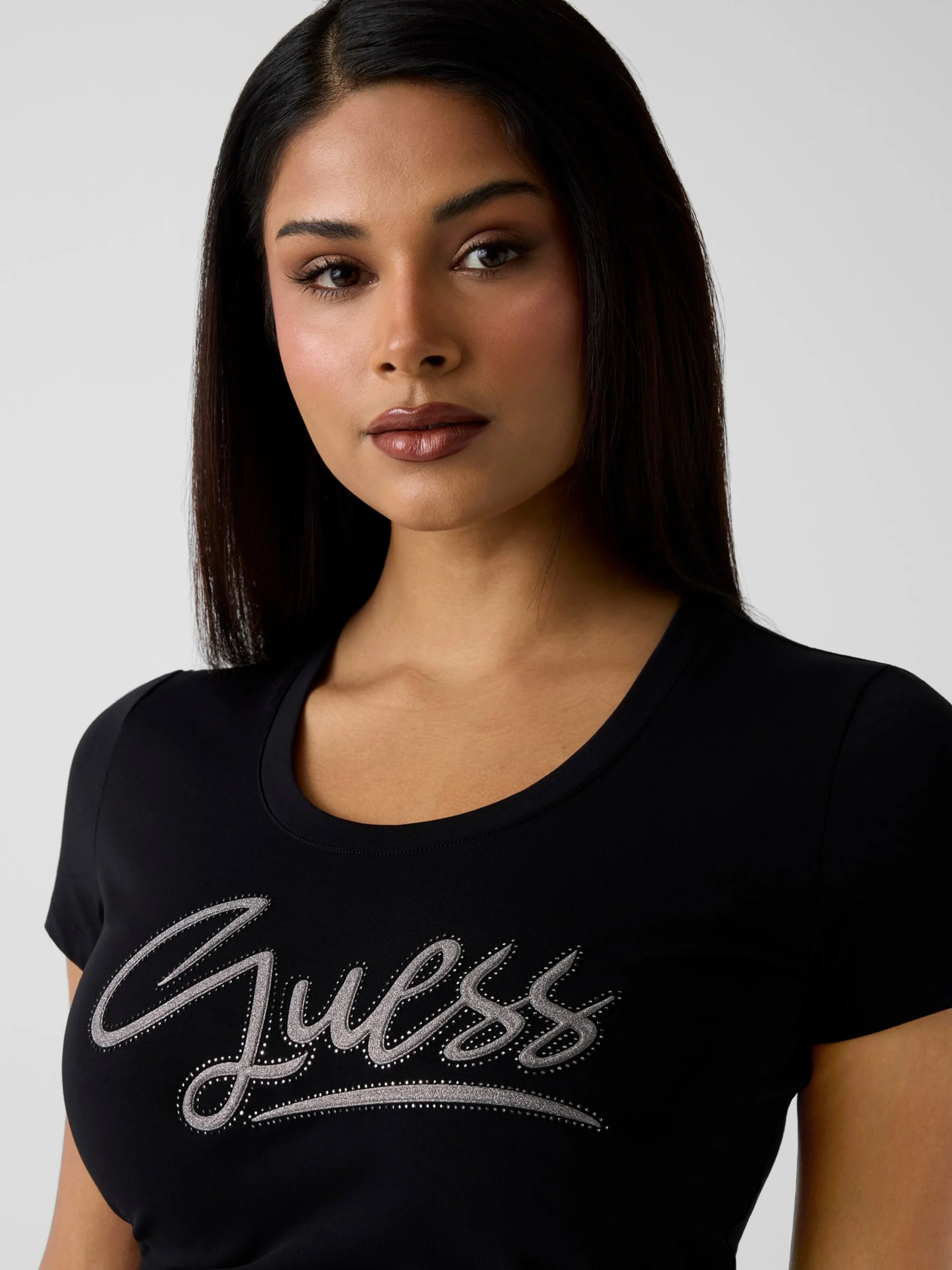 Guess Kısa Kollu Bisiklet Yaka Guess Yazılı Kadın Siyah T-shirt W6RI24J1314-JBLK