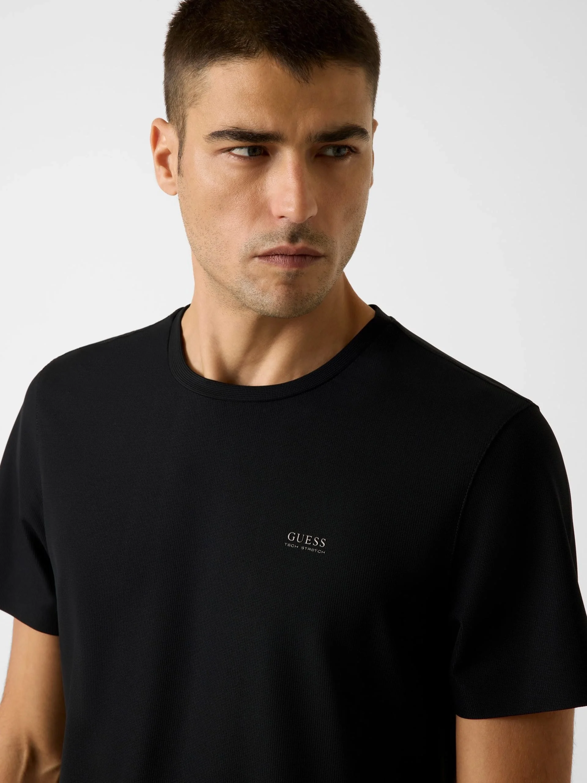 Guess Kısa Kollu Bisiklet Yaka Yeni Teknik Esnek Erkek Siyah T-shirt M6RI19KD202-JBLK