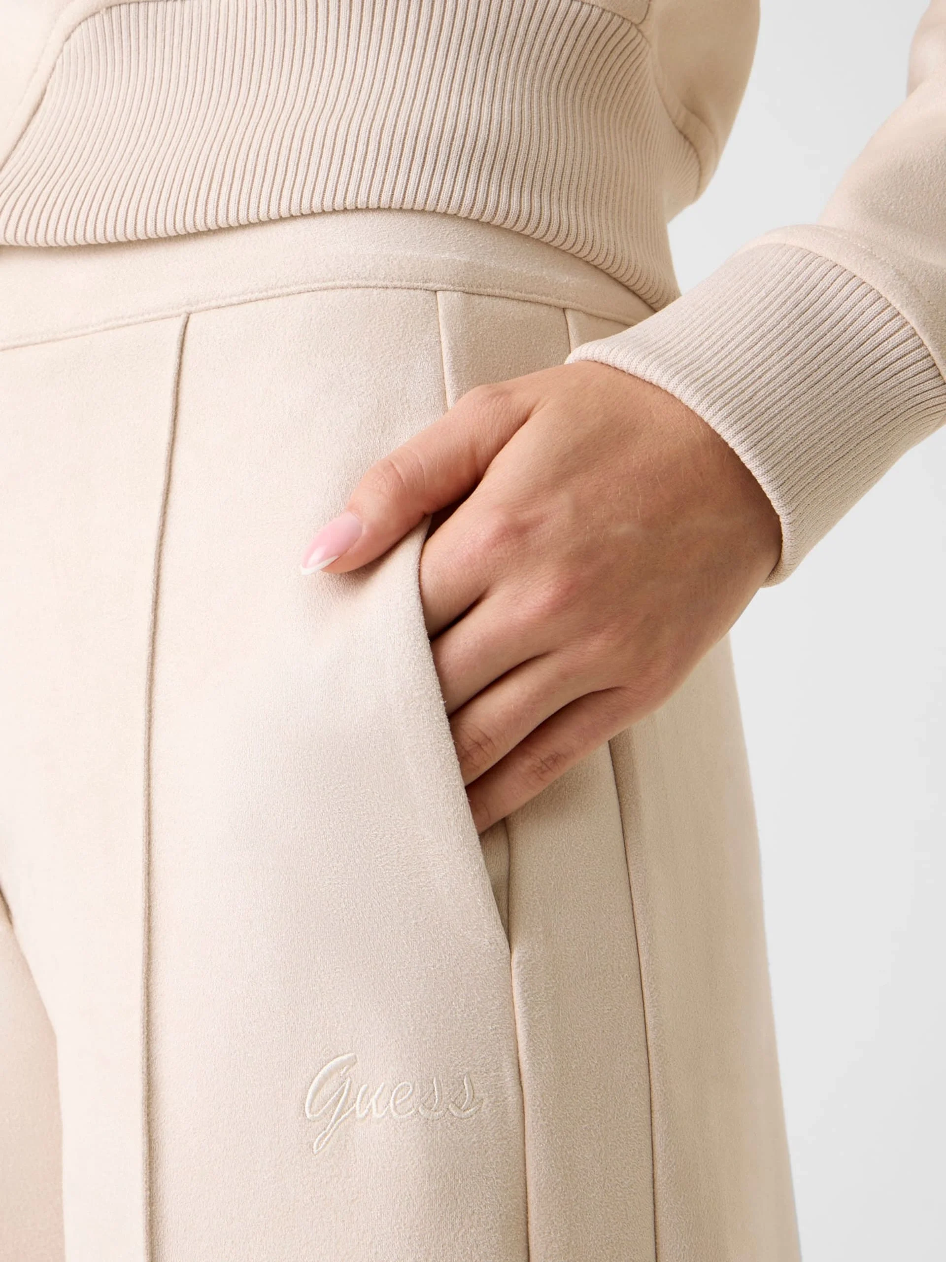 Guess Lia Düz Paça Kadın Çok Renkli Eşofman Altı V6RB04KCJY2-G1FV