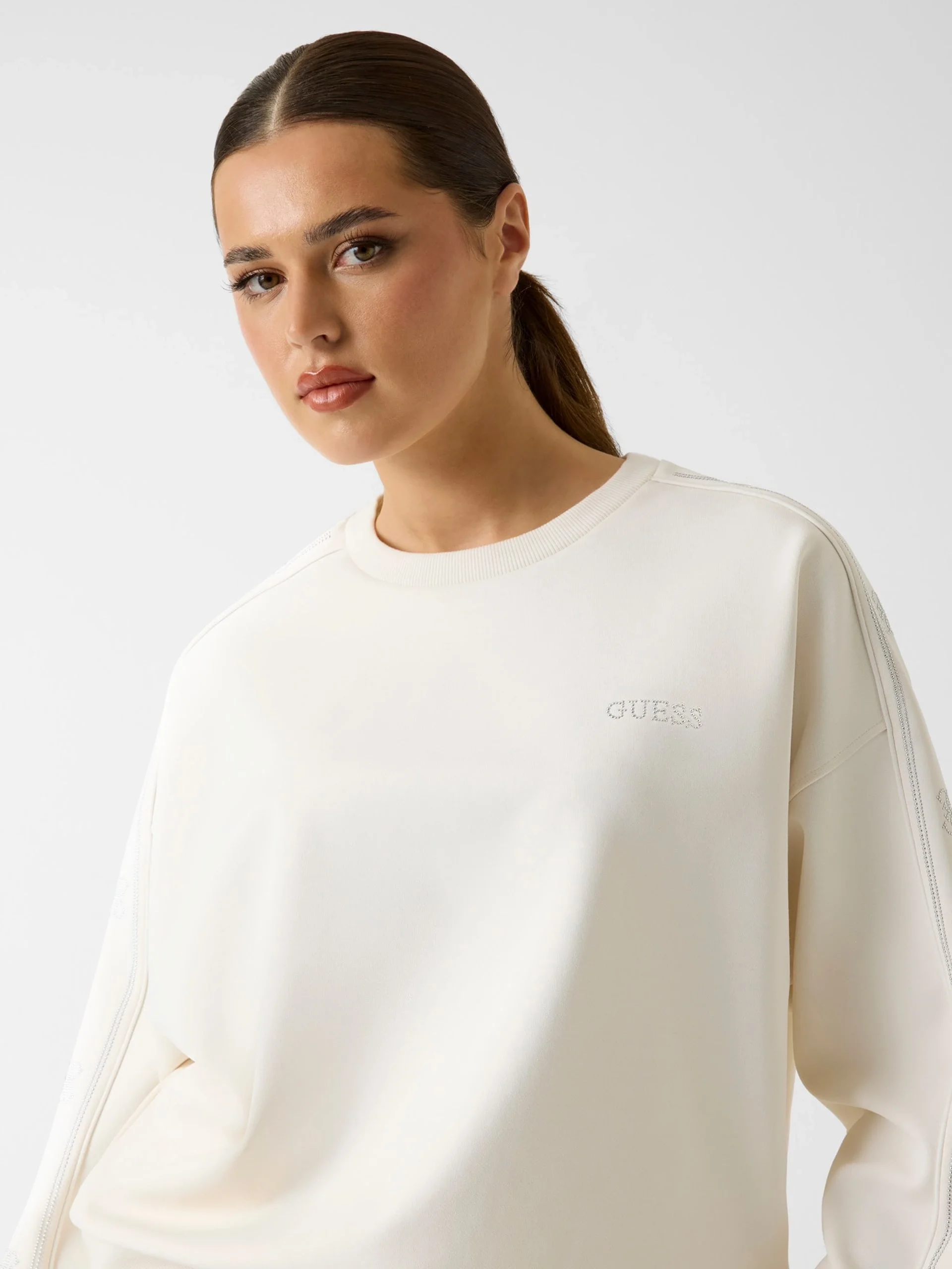 Guess Octavia Bisiklet Yaka Kadın Beyaz Sweatshirt V6RQ96KCX22-G027