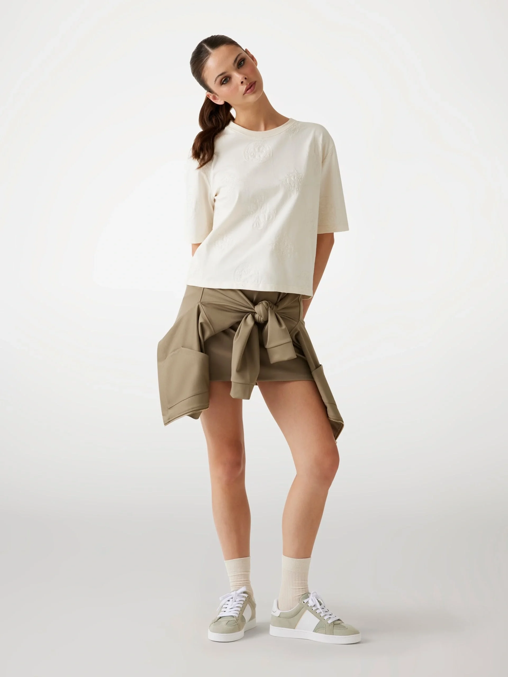 Guess Peony Kadın Krem Aktif Boxy Fit T-Shirt V5YI10I3Z14-F0EW