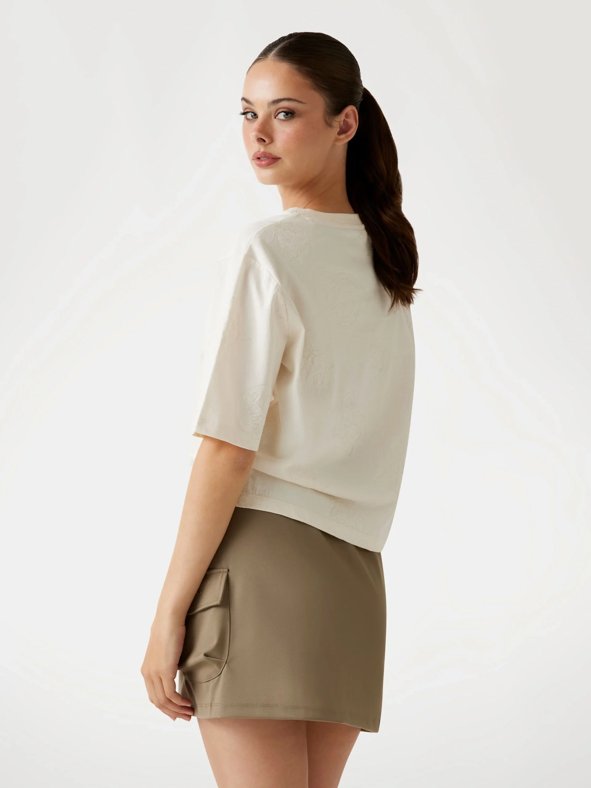 Guess Peony Kadın Krem Aktif Boxy Fit T-Shirt V5YI10I3Z14-F0EW