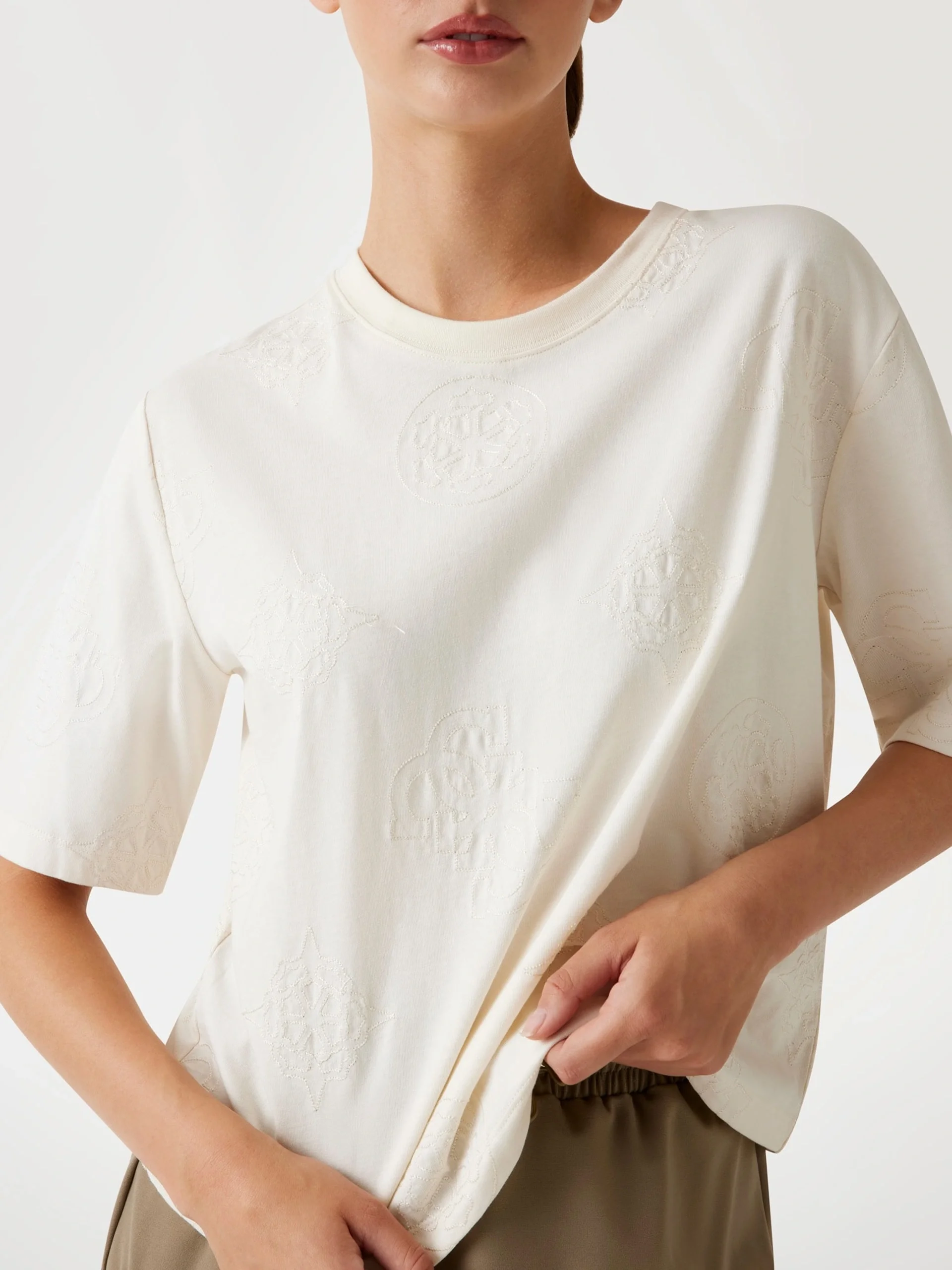 Guess Peony Kadın Krem Aktif Boxy Fit T-Shirt V5YI10I3Z14-F0EW