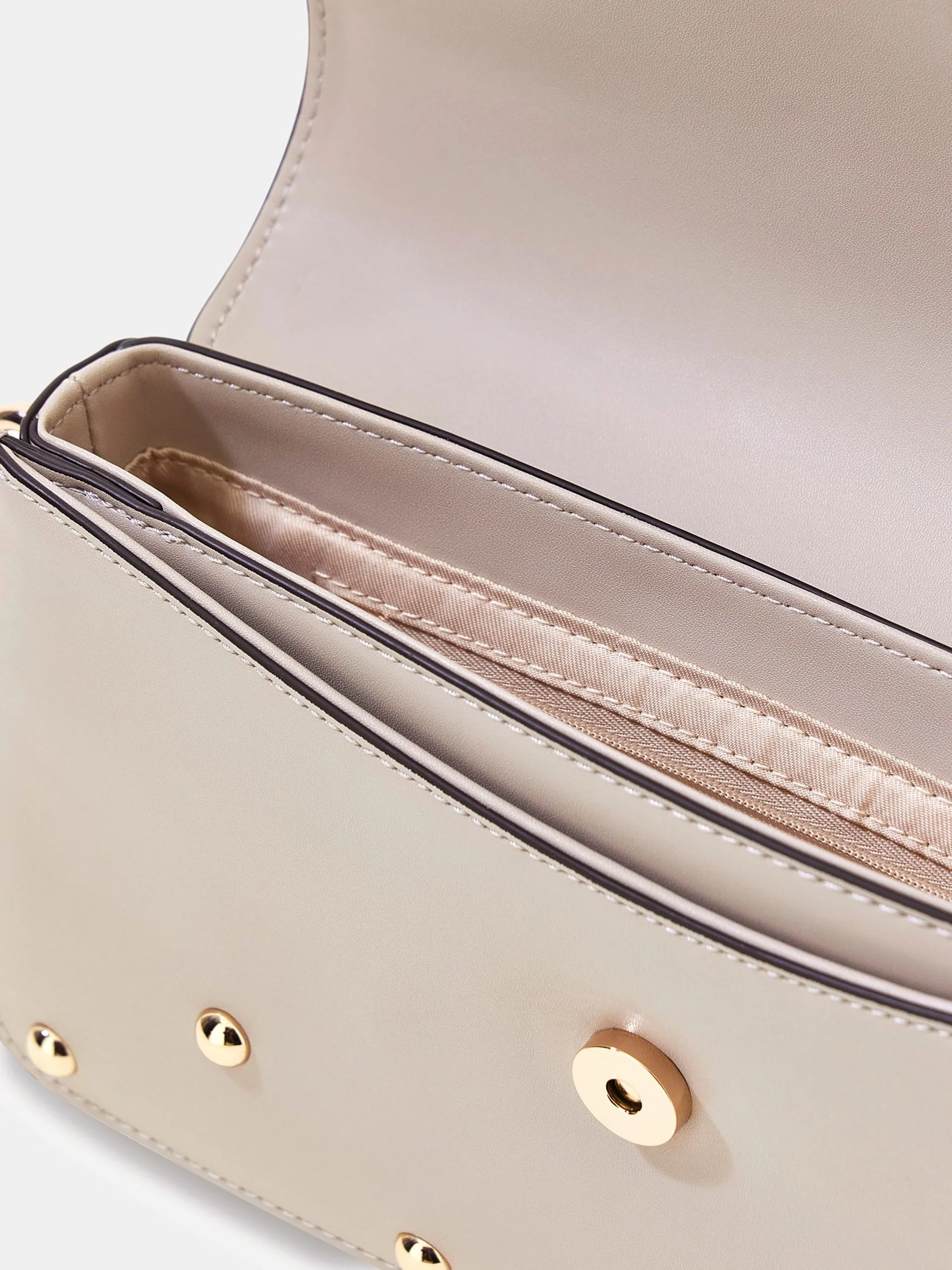 Guess Sadie Kapaklı Omuz Kadın Bej Omuz Çantası HWVG8118190-LTA