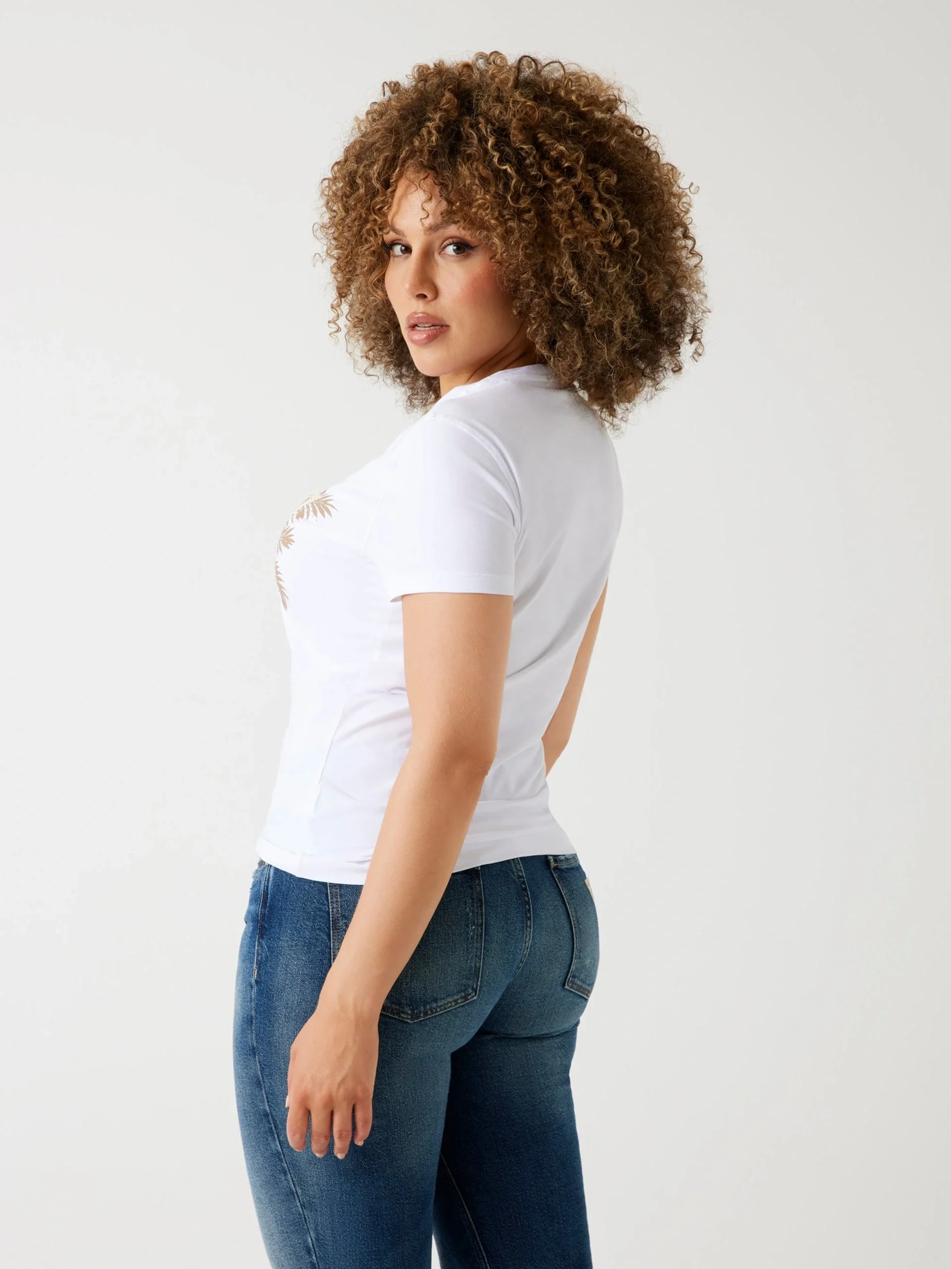 Guess Triangle Kadın Beyaz Slim Fit T-Shirt W5YI13J1314-G011