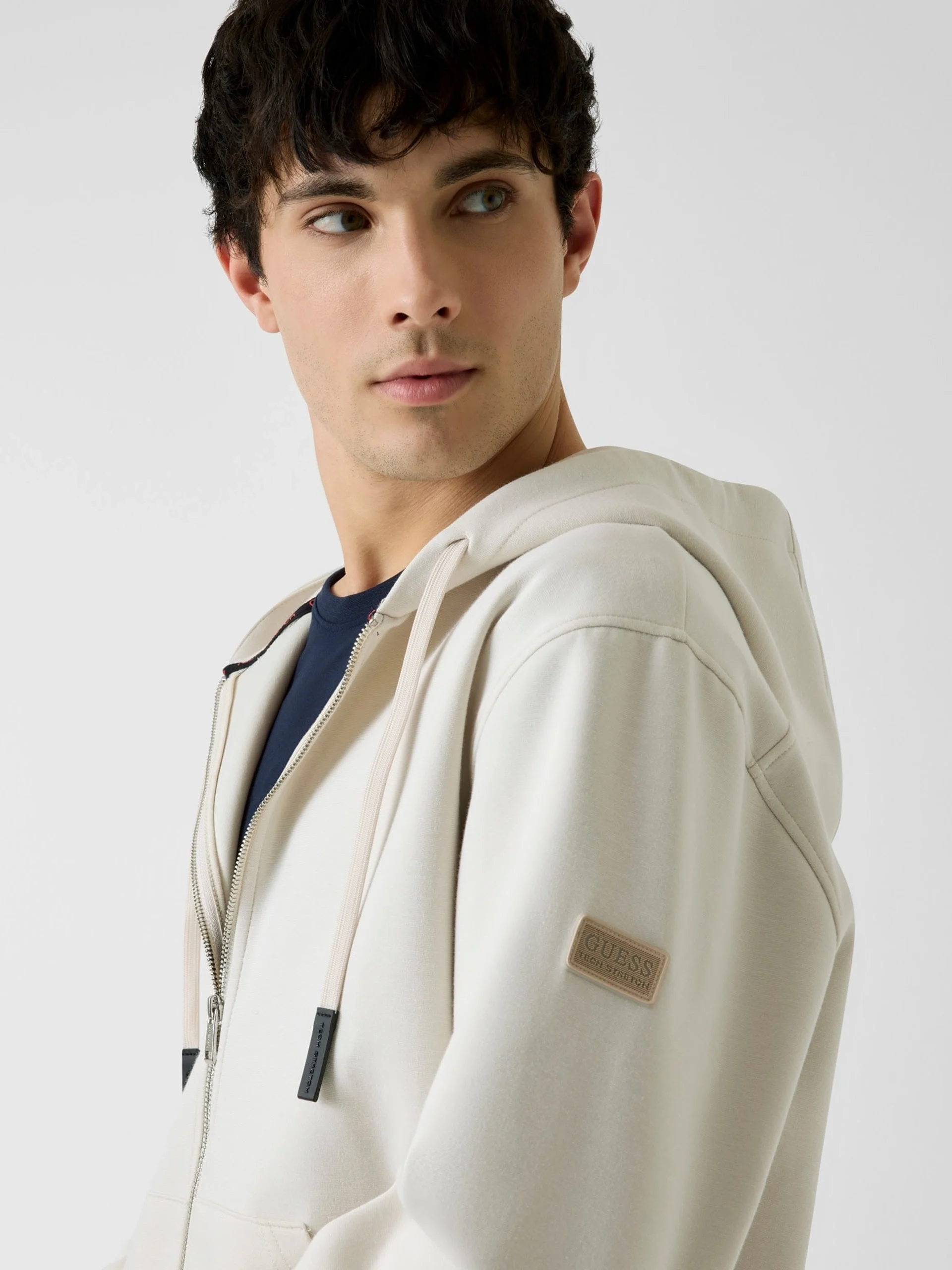 Guess Uzun Kollu Yeni Teknik Esnek Fermuarlı Kapüşonlu Erkek Krem Sweatshirt M6RQ05KD132-G1I6