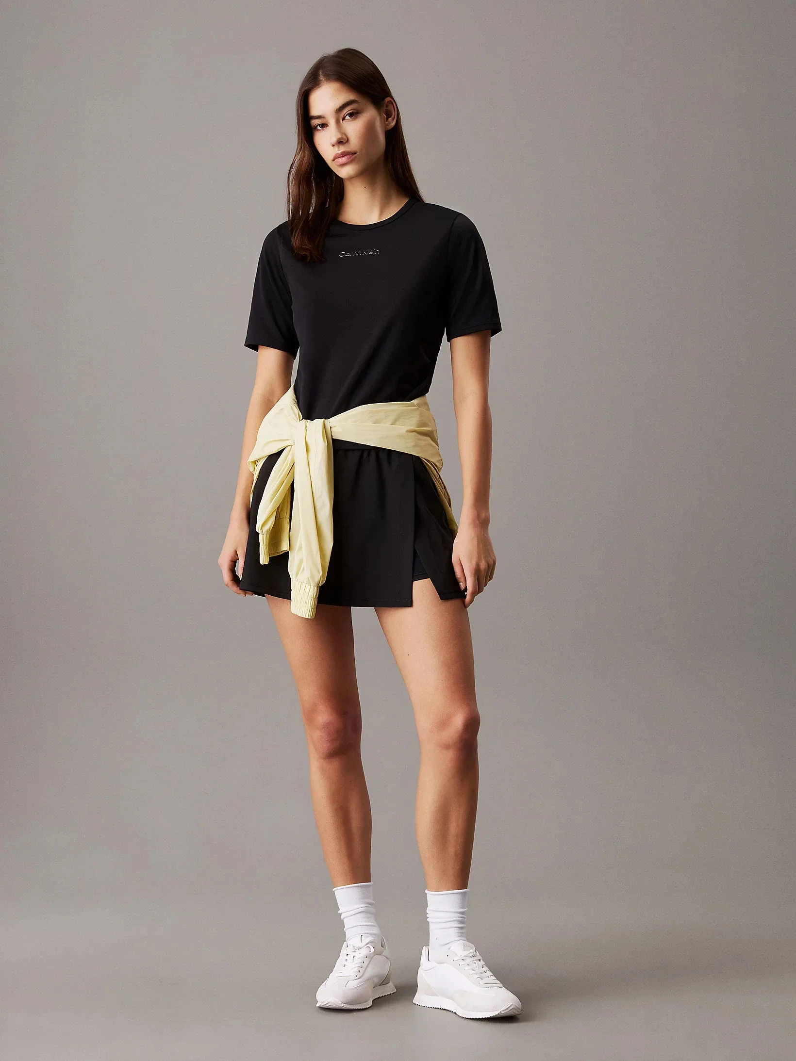 Calvin Klein Calvin Klein Kadın Siyah Regular Fit Logolu Crop Kadın Siyah T-shirt LVGWS4K238-UB1