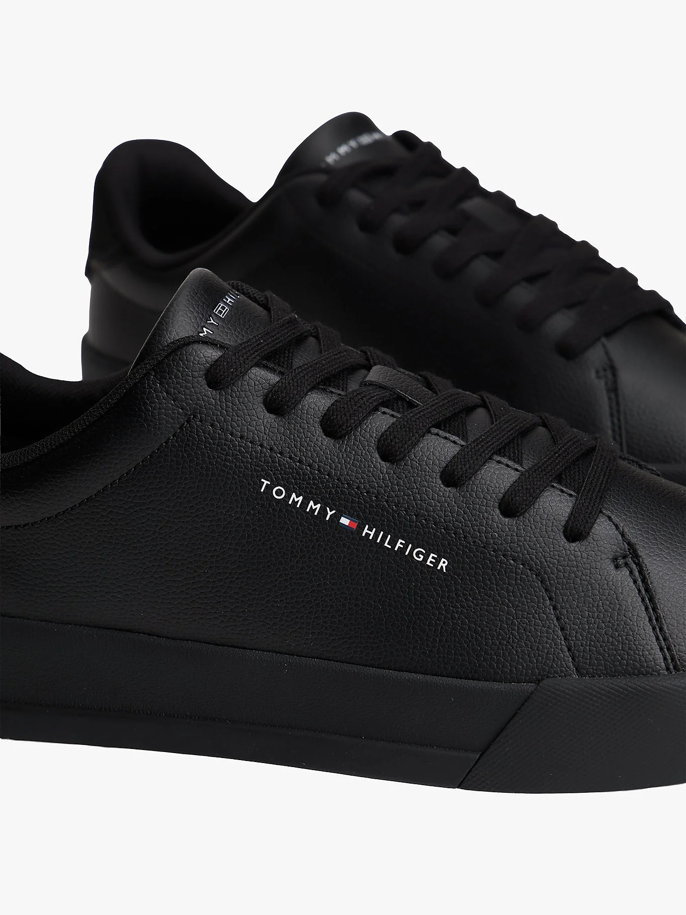 Tommy Hilfiger Erkek Deri Detaylı Kort Tarzı Siyah Sneaker FM0FM053670GJ