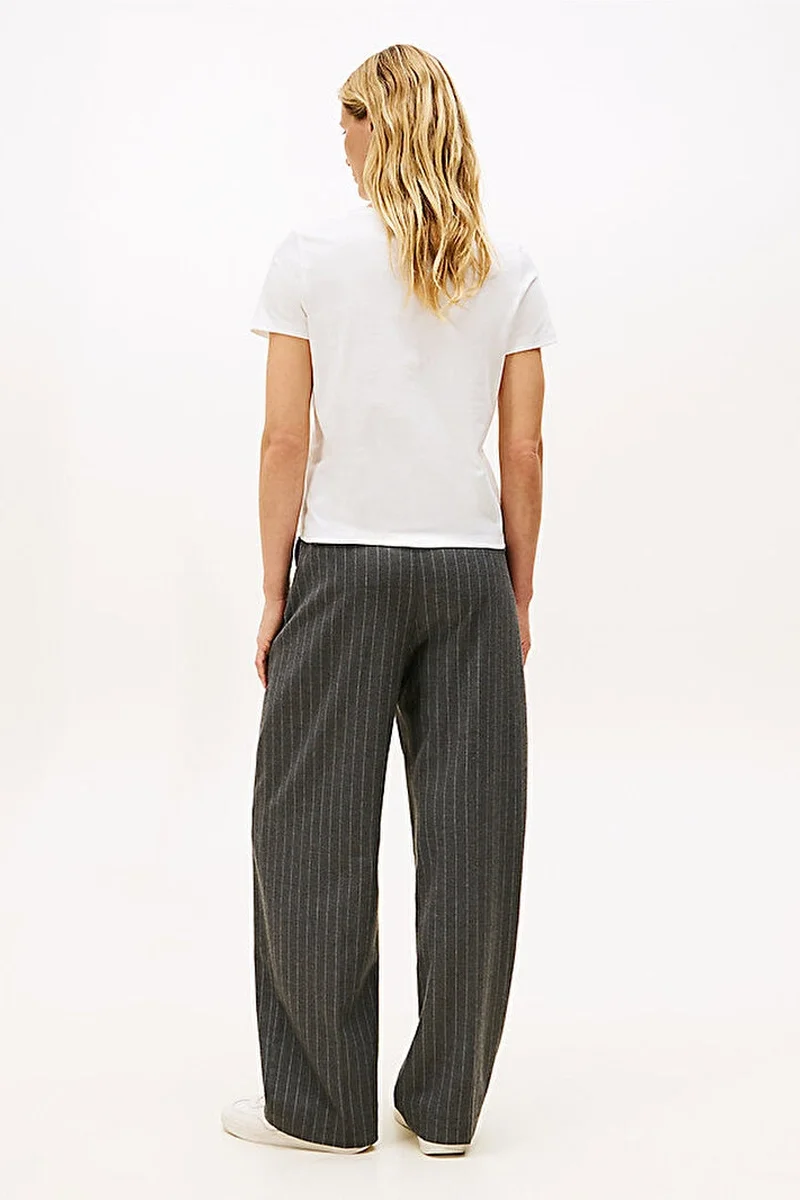 Tommy Hilfiger Klasik Yazı Baskılı Normal Kesim Kısa Kollu Kadın Beyaz T-shirt WW0WW47460YBL