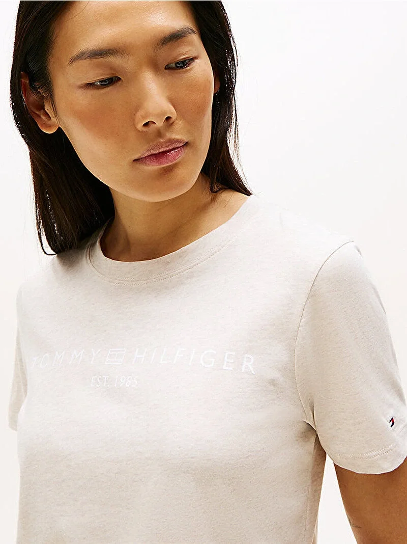 Tommy Hilfiger REG CORP LOGO C-NK SS Kadın Bej Badi WW0WW40276ADK