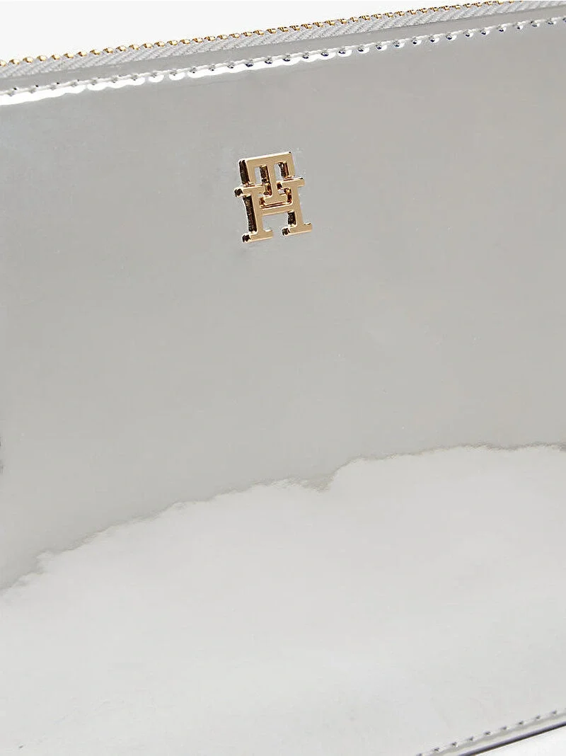 Tommy Hilfiger TH Icon Metalik Zincirli Omuz Kadın Gri Cüzdan AW0AW18219PE6