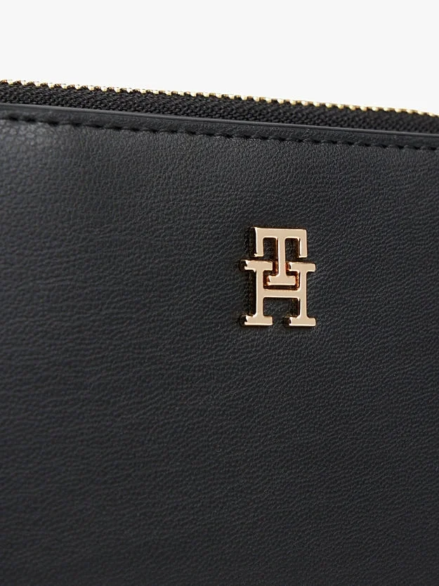 Tommy Hilfiger TH Icon Orta Boy Fermuarlı Kapaklı Kadın Siyah Cüzdan AW0AW17742BDS